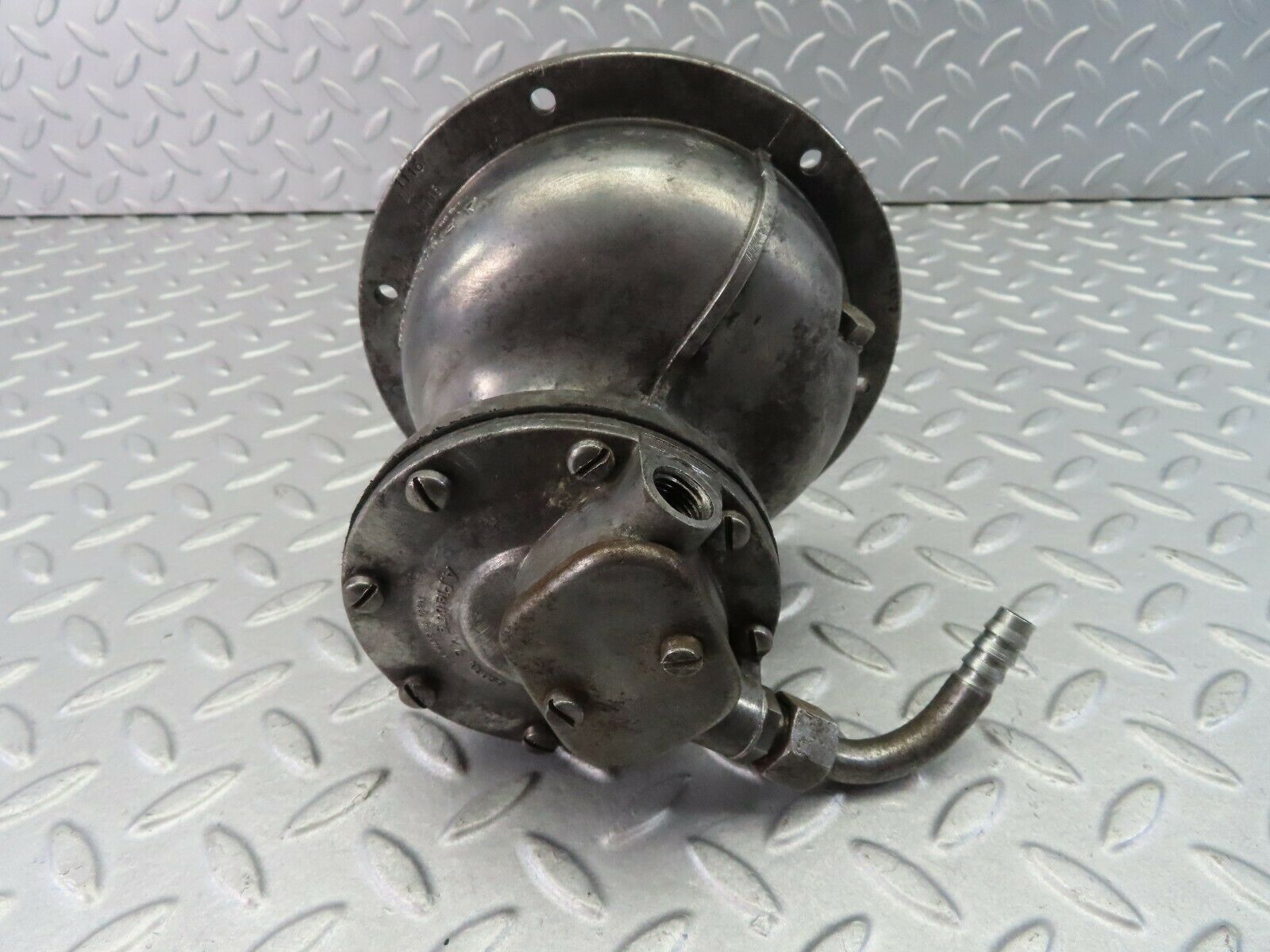 7982 Mercedes-Benz W115 220D Vacuum Pump Pierburg DB/u5 1116