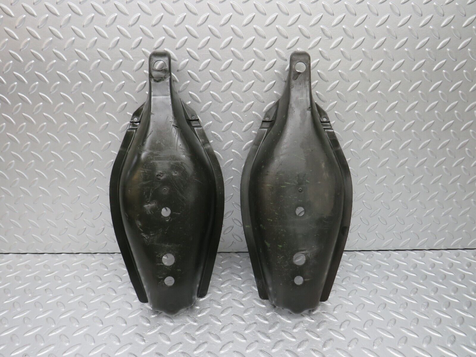 38761 Mercedes-Benz W201 190E 2.6L Rear Control Arm Cover 2x 1293520188