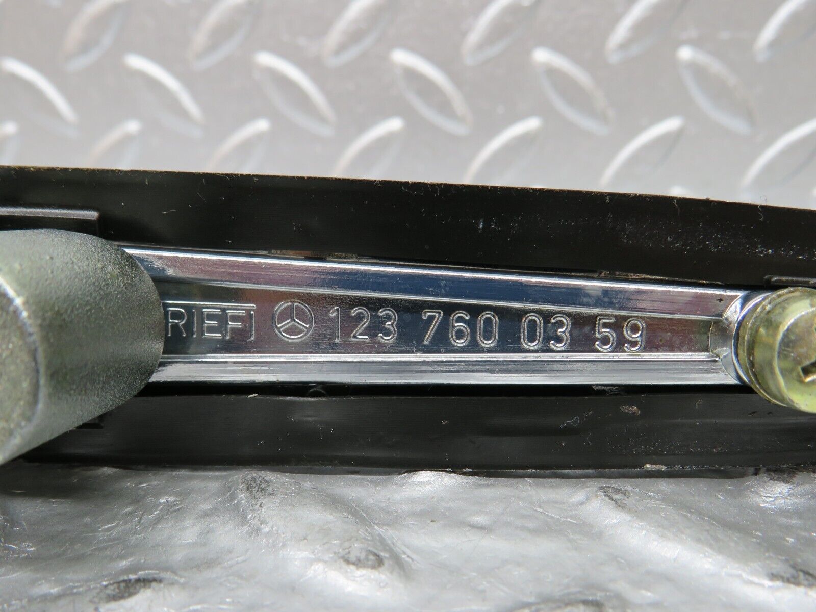 26987 Mercedes-Benz W123 240D Rear Right Exterior Door Handle 1237600359