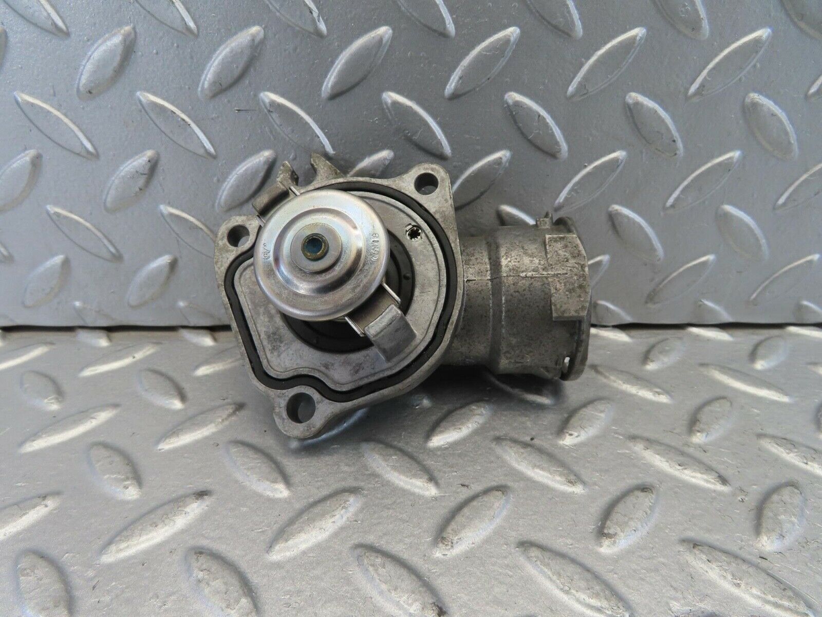 11248 Mercedes-Benz W221 S320 Thermostat Housing 6422000215