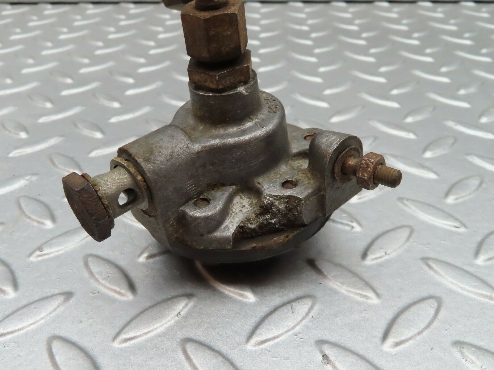 3402 Mercedes-Benz W108 280SE Fuel Backflow Damper Regulator 1270700268