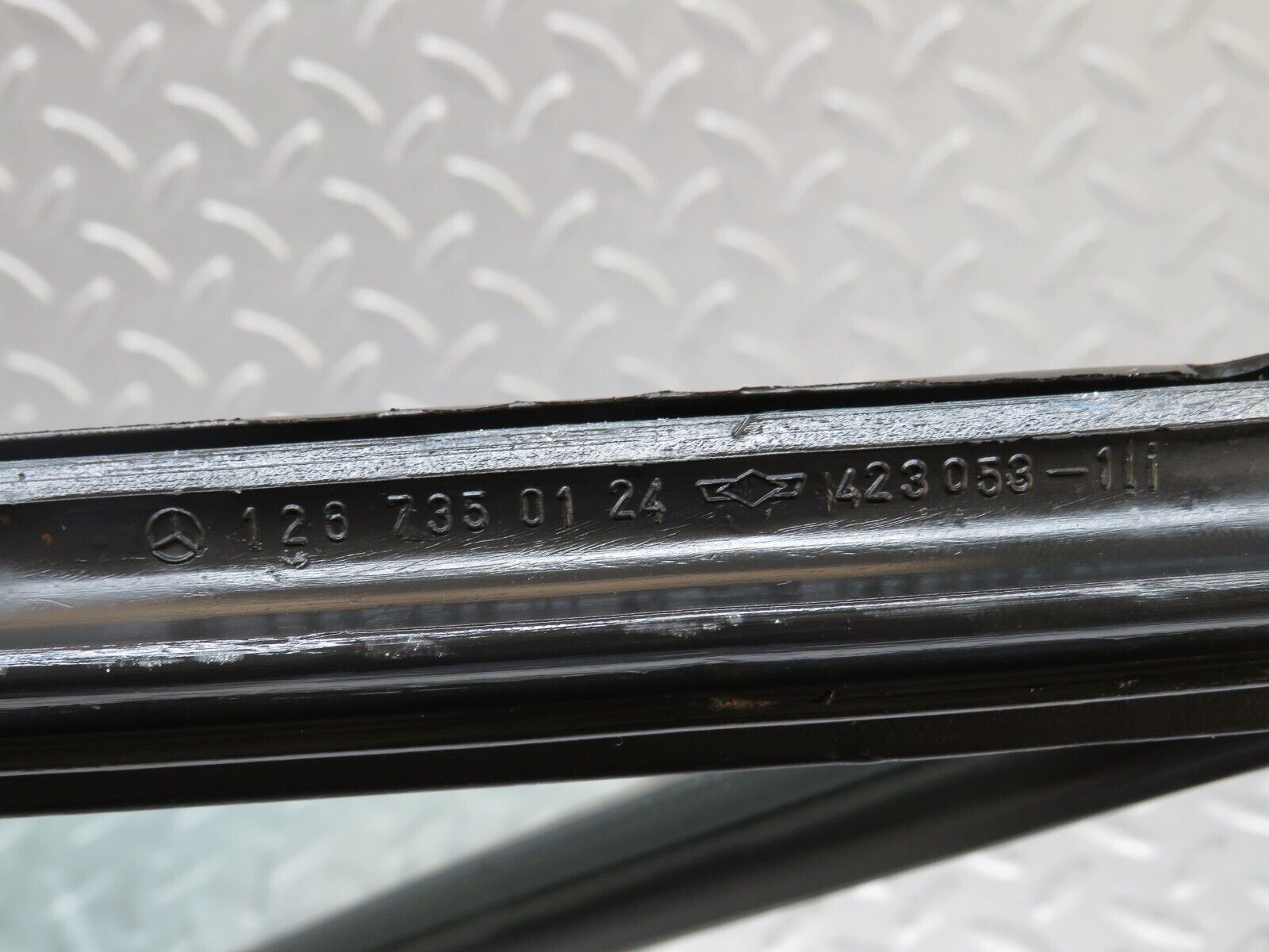 36063 Mercedes-Benz W126 420SE Rear Left Quarter Window 1267350124