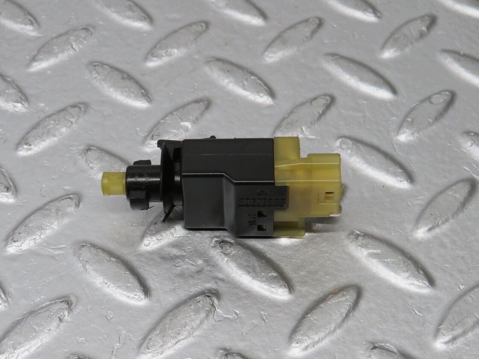 38399 Mercedes-Benz R129 280SL Coupe Brake Light Switch 0005459909 03880905