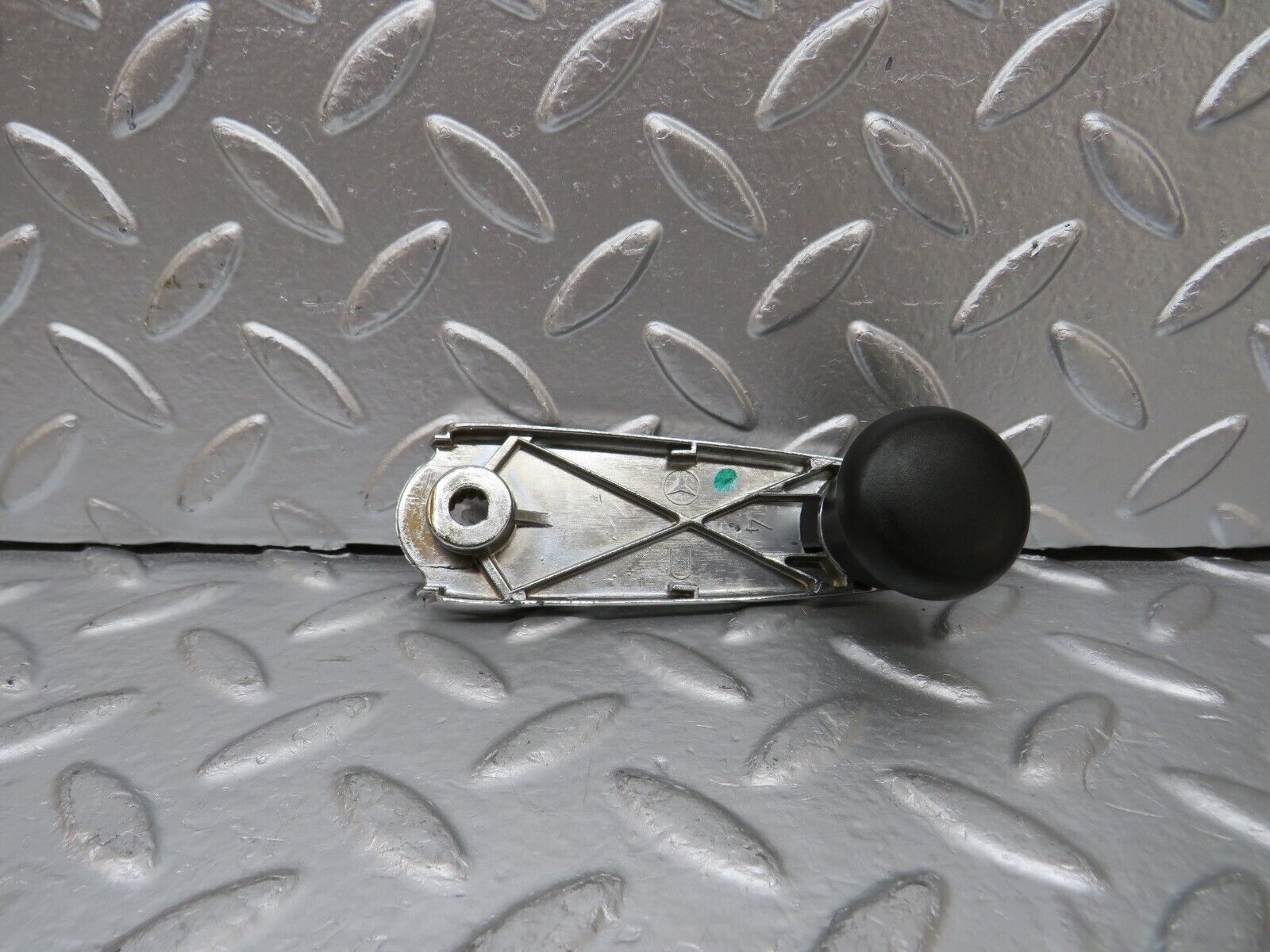 25542 Mercedes-Benz W123 200 Window Lifter Crank Handle