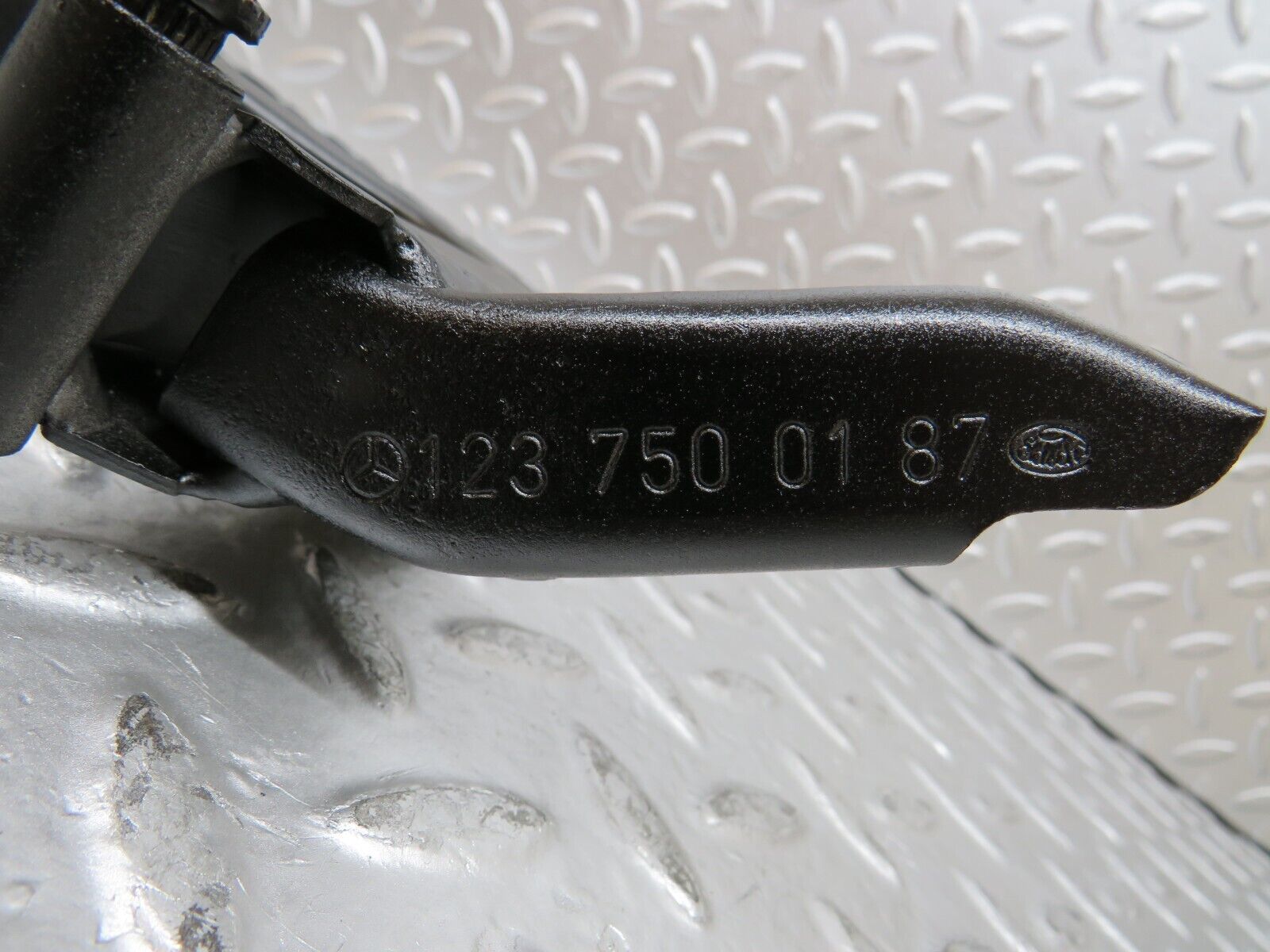 26851 Mercedes-Benz W123 240D Trunk Lid Hinge Pair 1237500187 1237500287