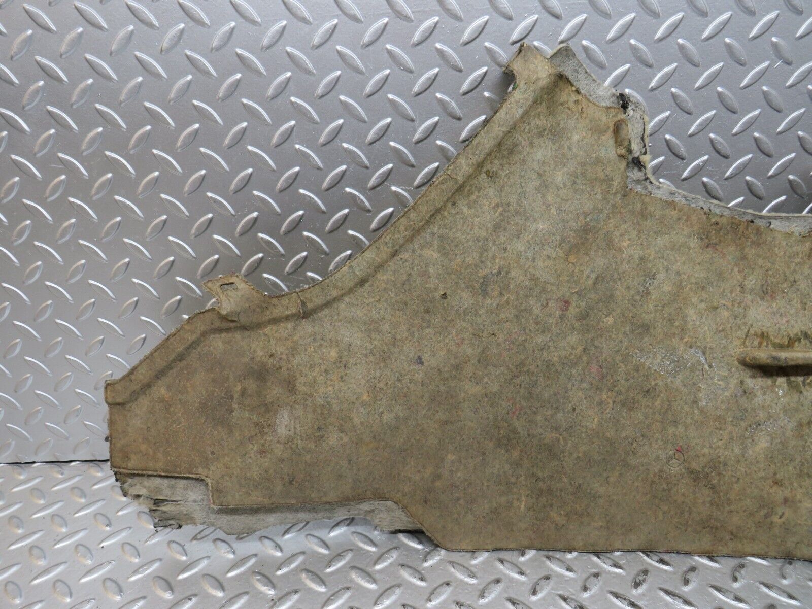 28927 Mercedes-Benz C124 320CE Coupe Centre Console Carpet Left Side Beige