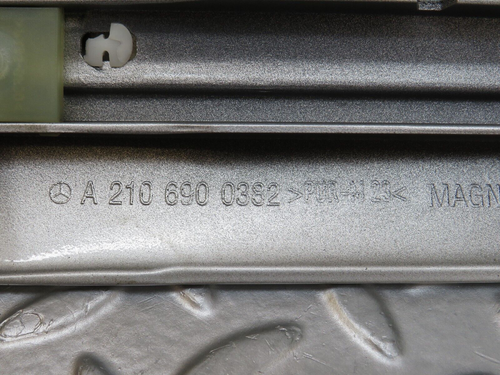 35013 Mercedes-Benz W210 320E Front Left Door Centre Moulding Trim 2106900382