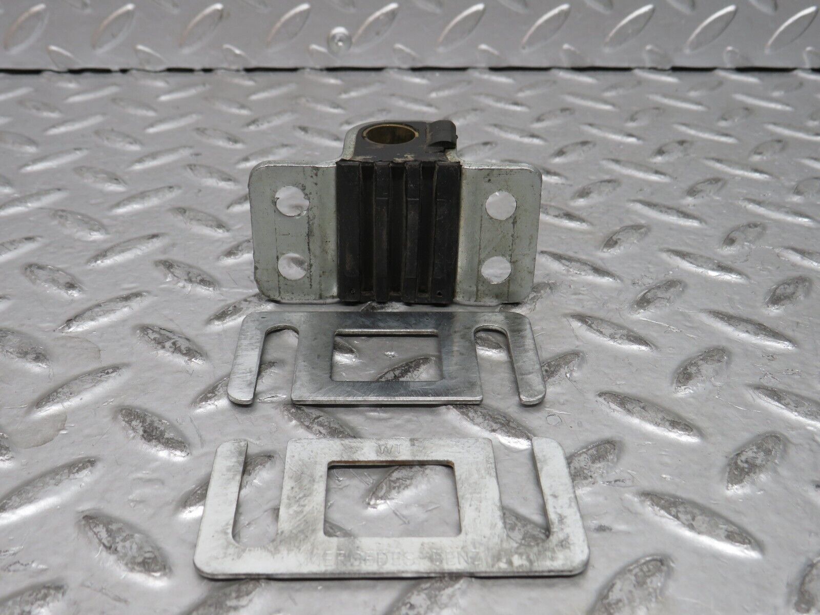 28306 Mercedes-Benz S123 240D Wagon Door Lock Latch Front Right