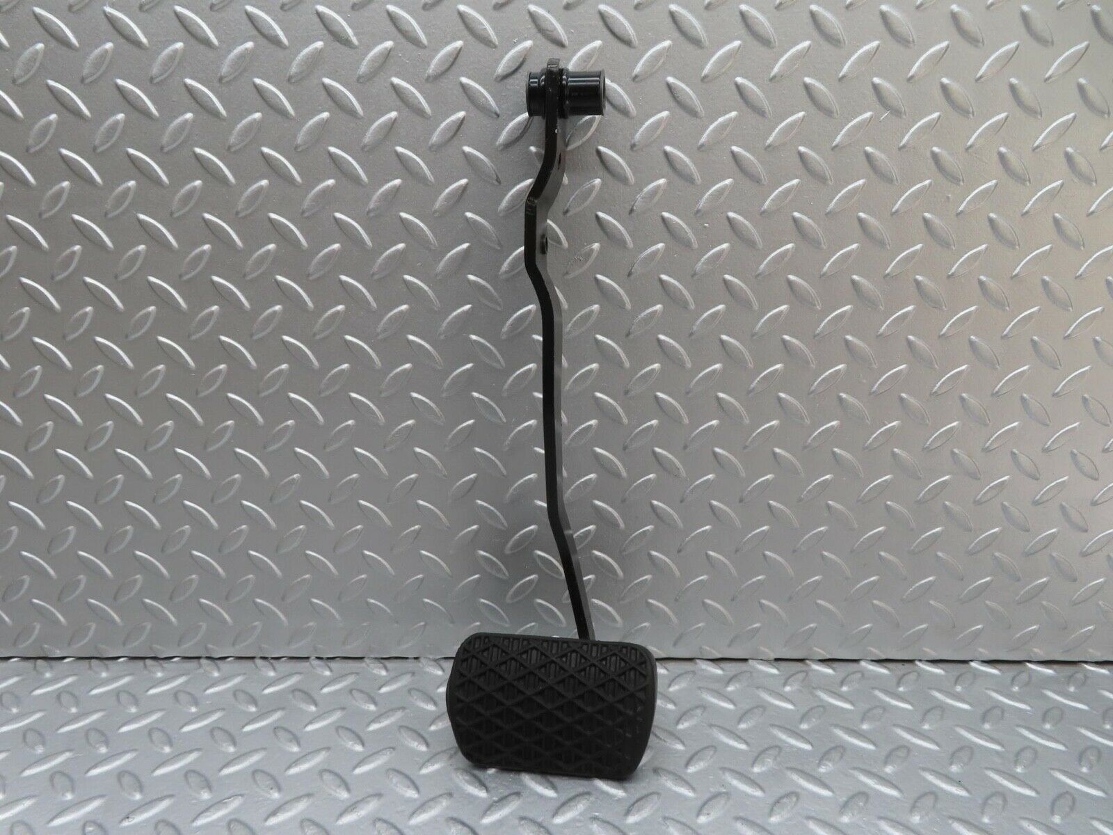 16011 Mercedes-Benz W123 280E Brake Pedal With Rubber 1232910082