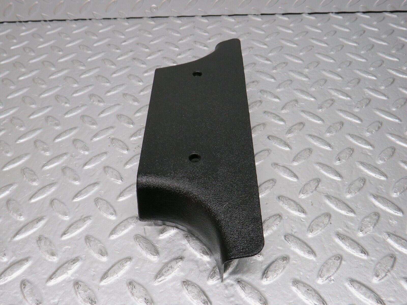 31685 Mercedes-Benz W201 190LE 1.8L B Pillar Bottom Cover Left Black 2016920122