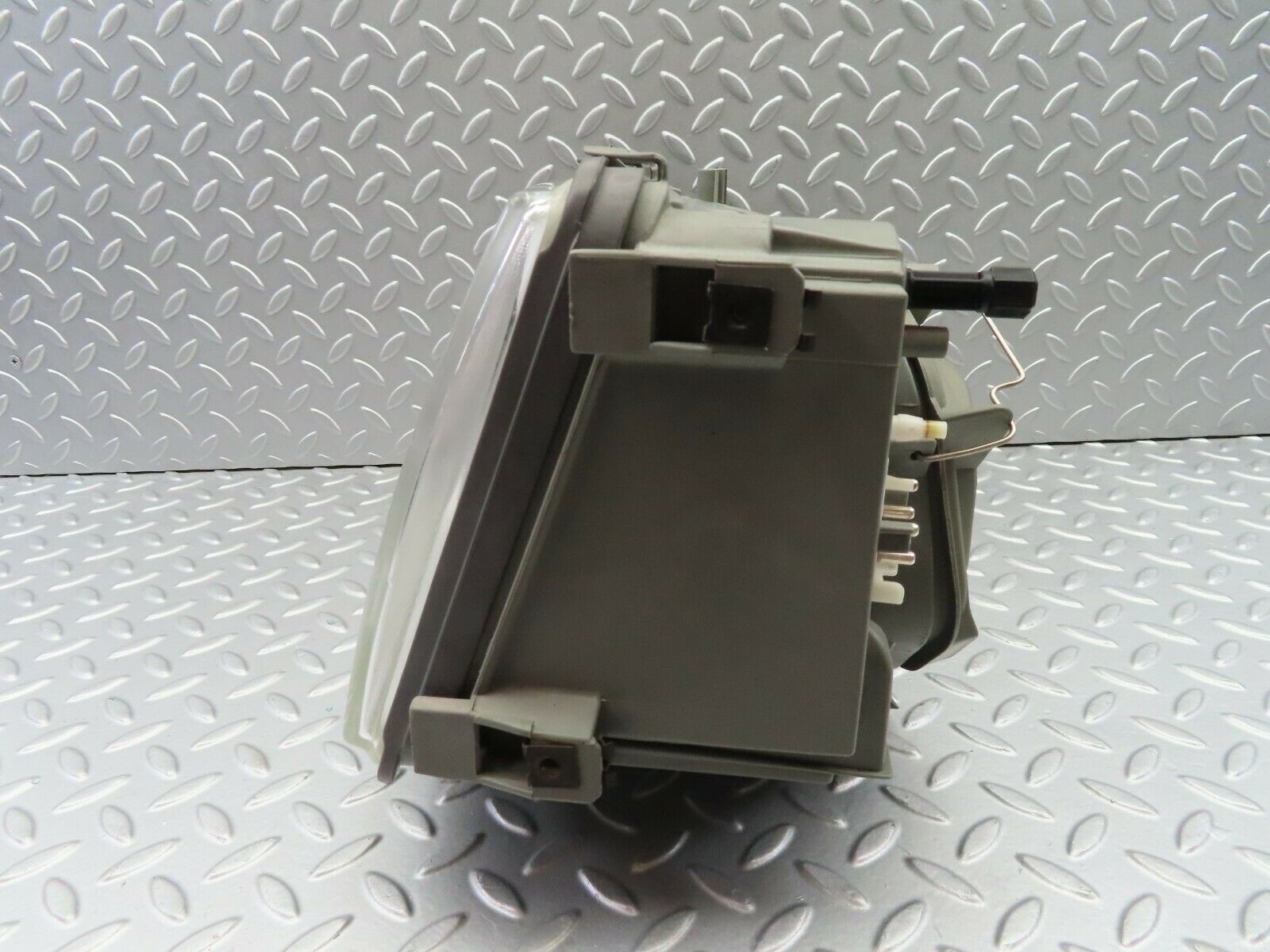 6685 Mercedes-Benz S124 E220 Wagon Headlight Bosch Left Side 1305544186