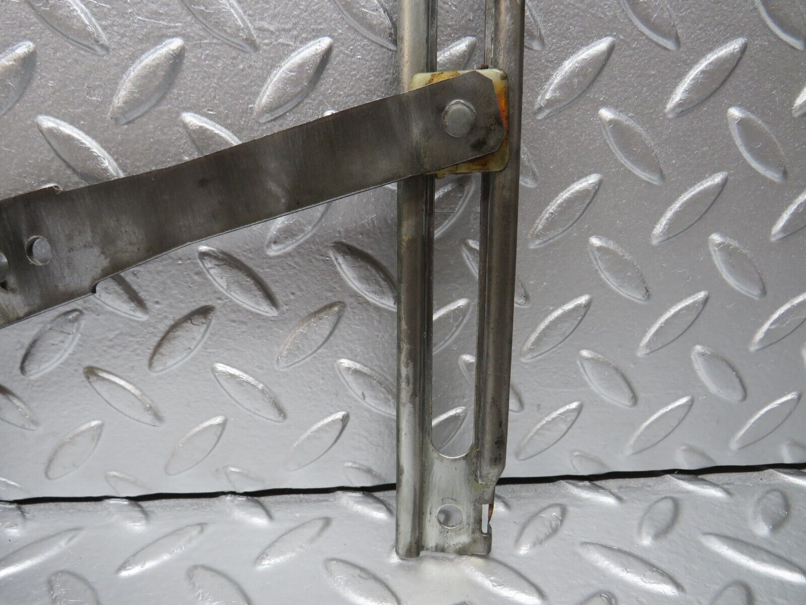 31154 Mercedes-Benz W123 200D Rear Left Manual Window Regulator 1237300146