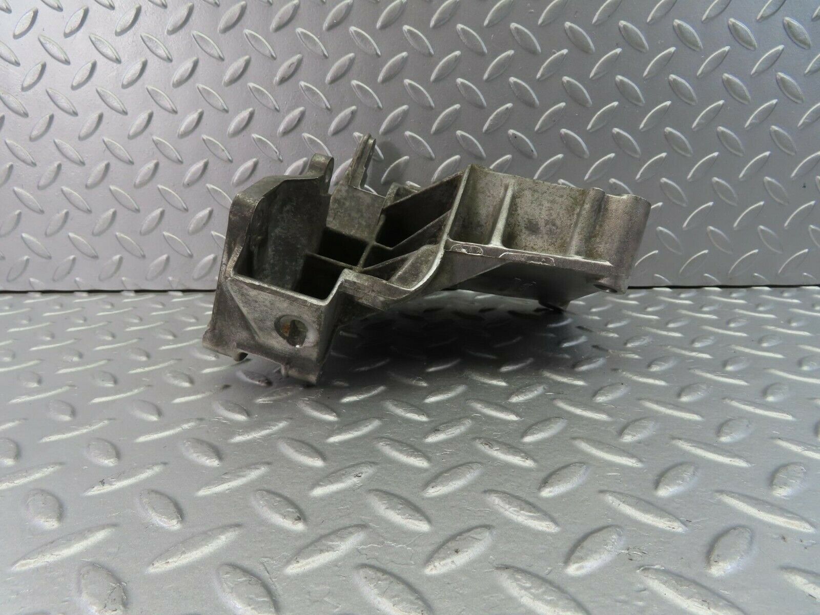 10554 Mercedes-Benz W201 190E Power Steering Pump Bracket