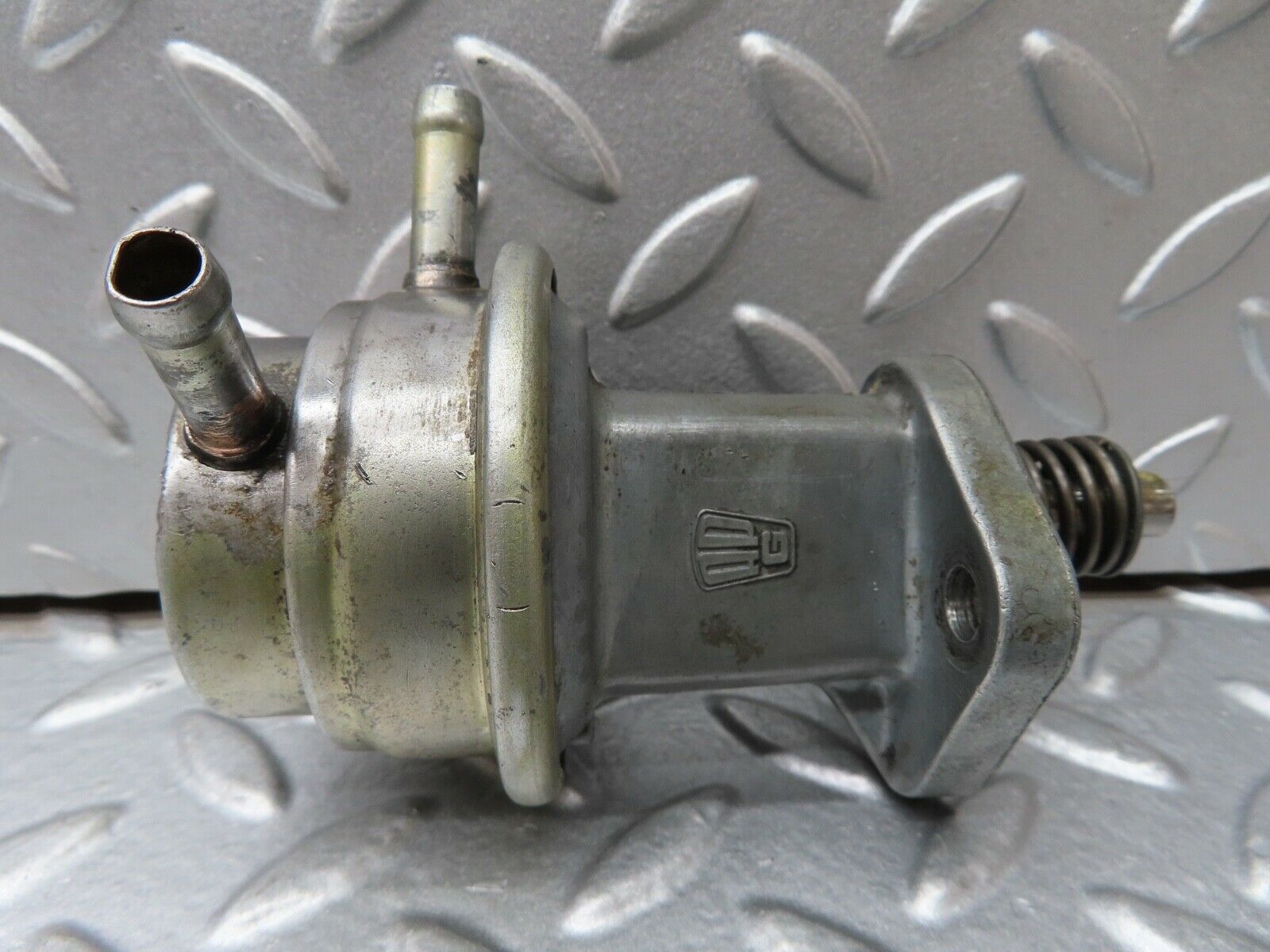 18853 Mercedes-Benz W121 190b Ponton Fuel Pump Pierburg 720797509
