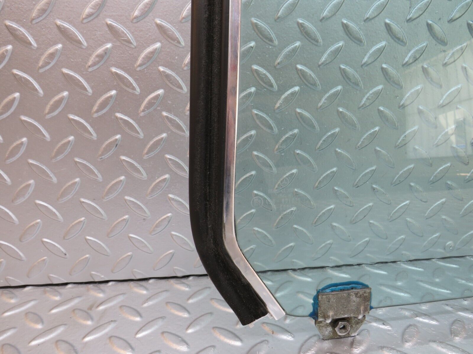 34413 Mercedes-Benz C126 380SEC Coupe Rear Left Window Glass