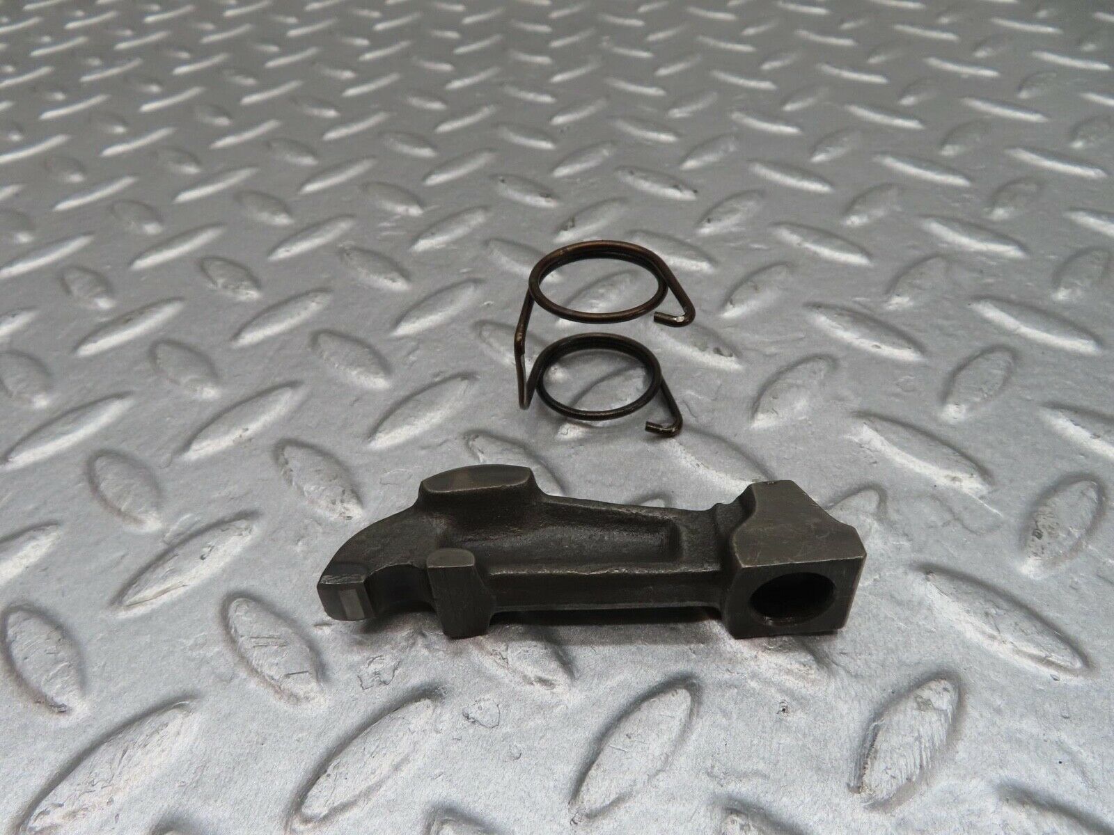 12863 Mercedes-Benz W111 220SE Valve Rocker Arm With Retaining Spring