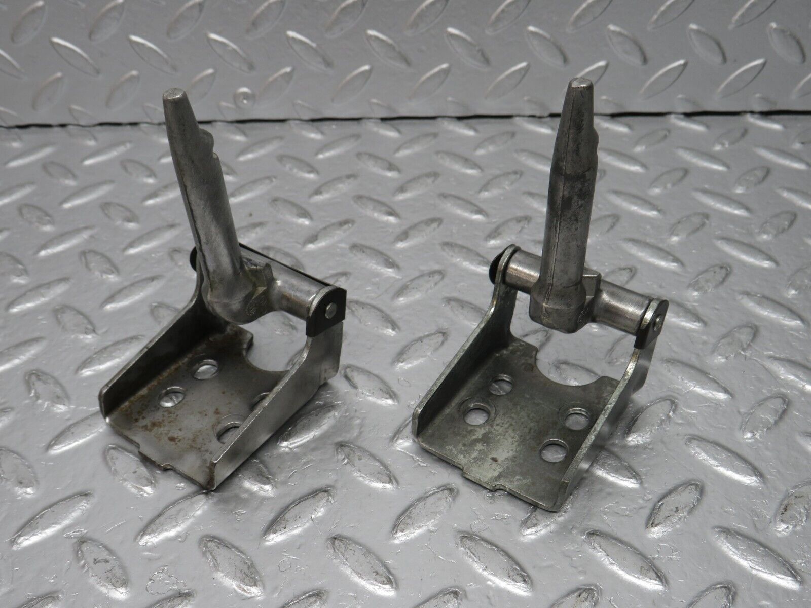 32556 Mercedes-Benz S124 300TE Wagon Rear Seat Hinge