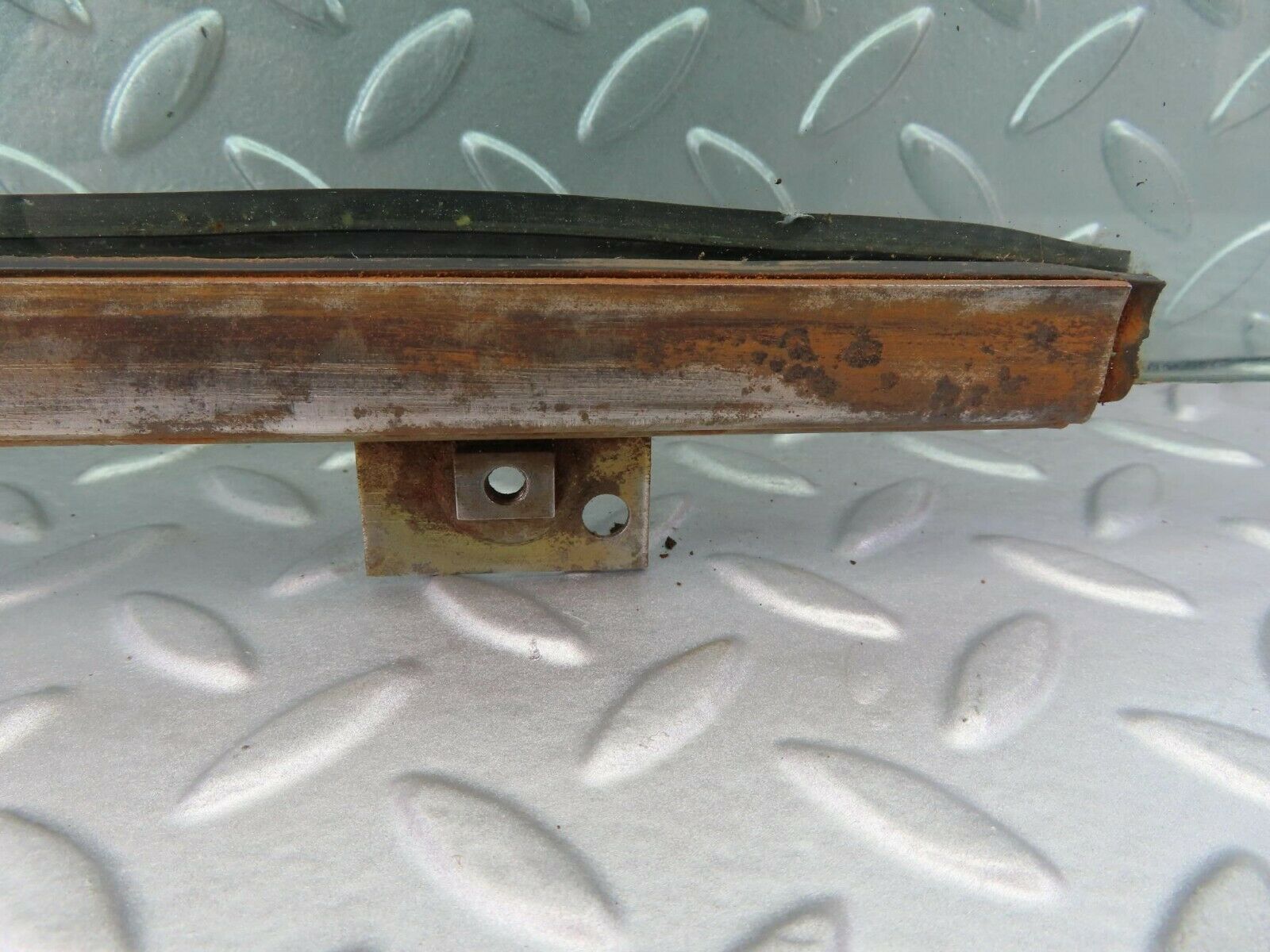 7298 Mercedes-Benz W116 450SE Rear Right Door Window Glass