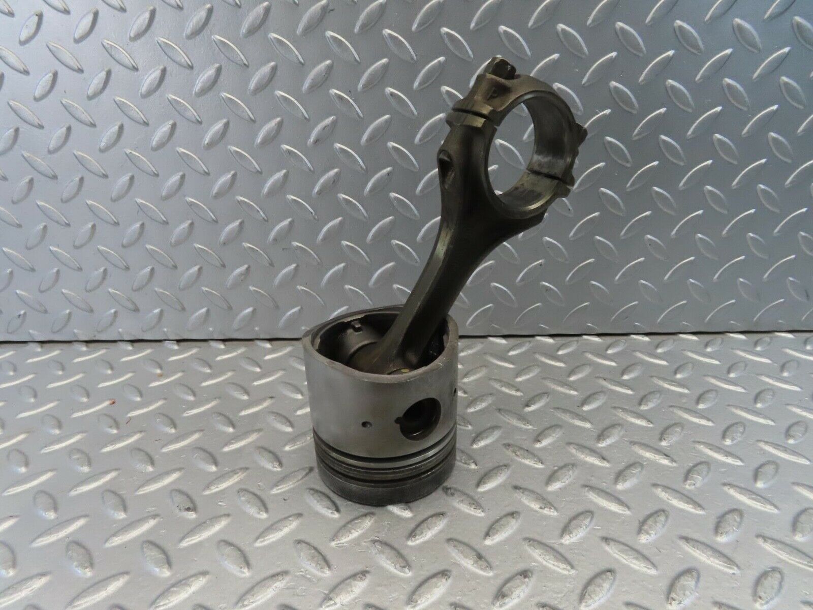10997 Mercedes-Benz W115 220D Piston With Connecting Rod 86.98 mm