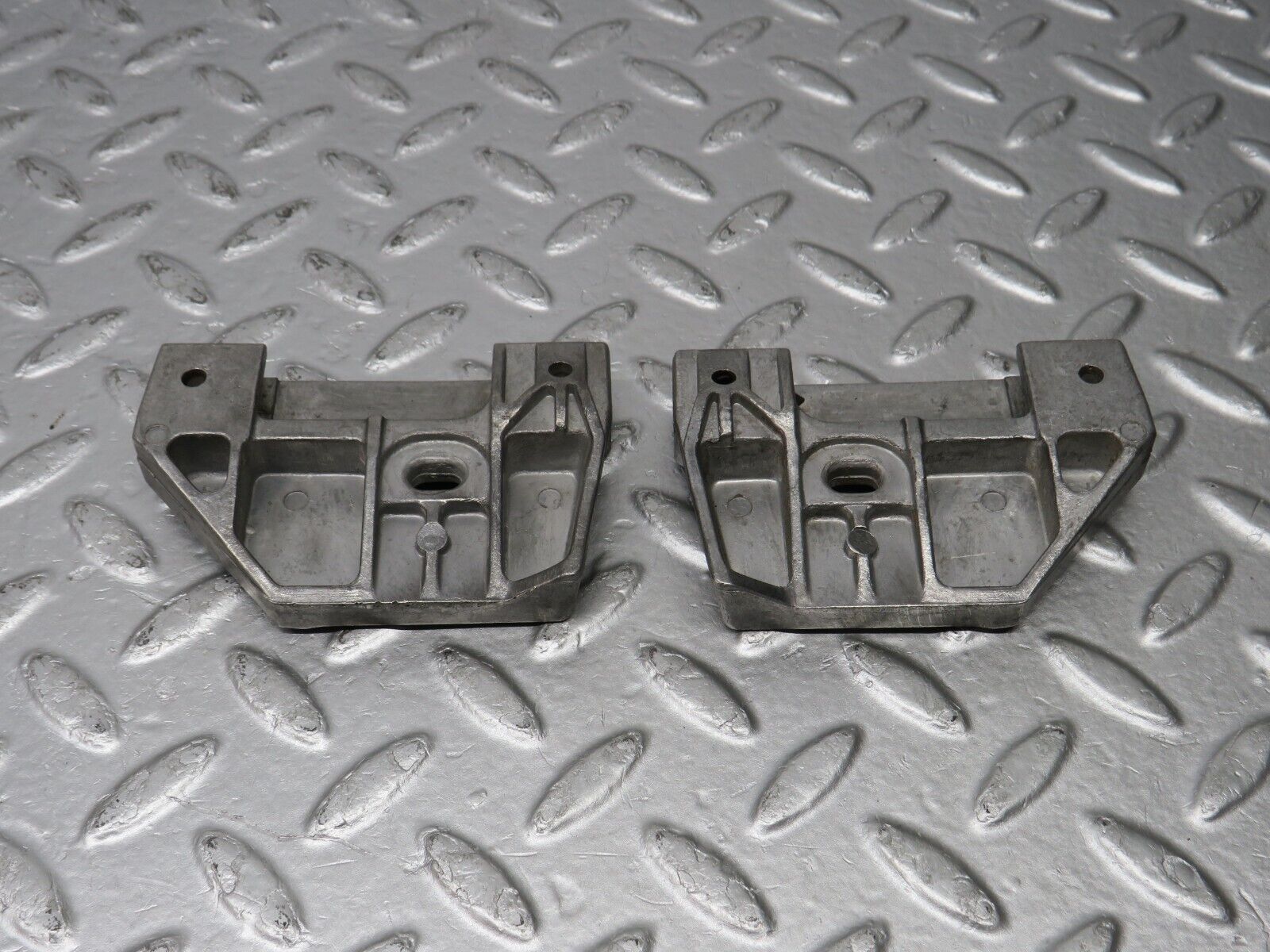 39728 Mercedes-Benz R129 320SL Coupe Door Window Guide Bracket 1247250132 1247250232