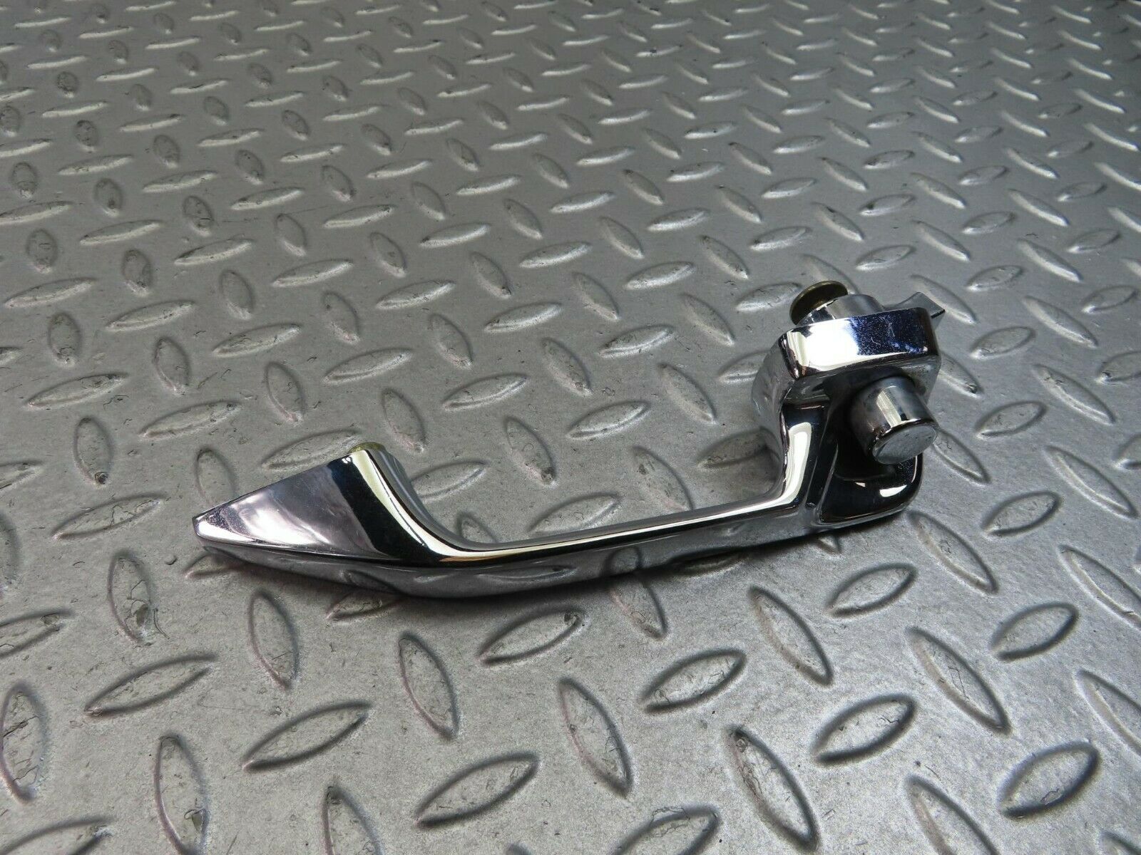 8793 Mercedes-Benz W115 Chrome Door Handle Rear Right 1157660401