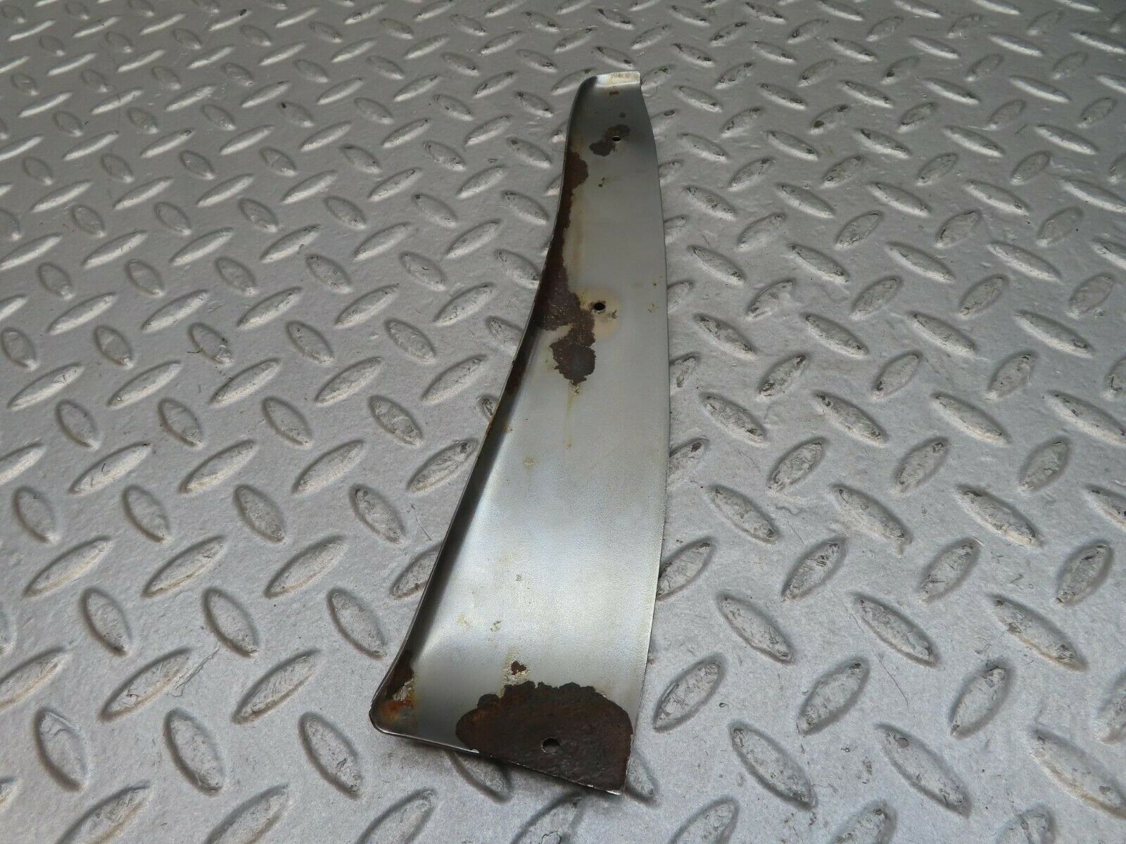 16599 Mercedes-Benz C107 380SLC Right Door Chrome Cover