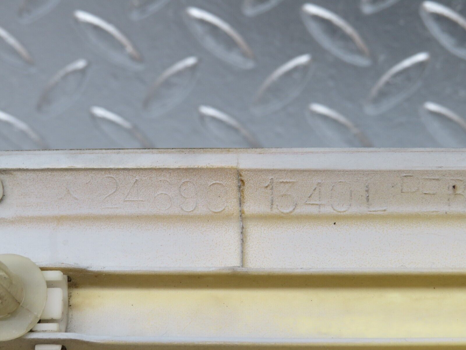 31297 Mercedes-Benz S124 220TE Wagon Front Left Fender Wing Moulding 1246901340