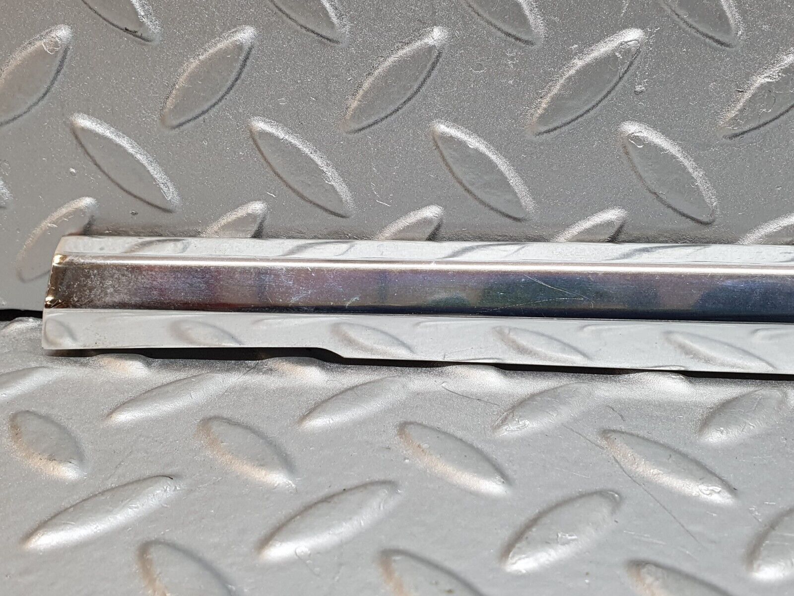 41187 Mercedes-Benz W126 300SE Rear Right Door Chrome Moulding Trim