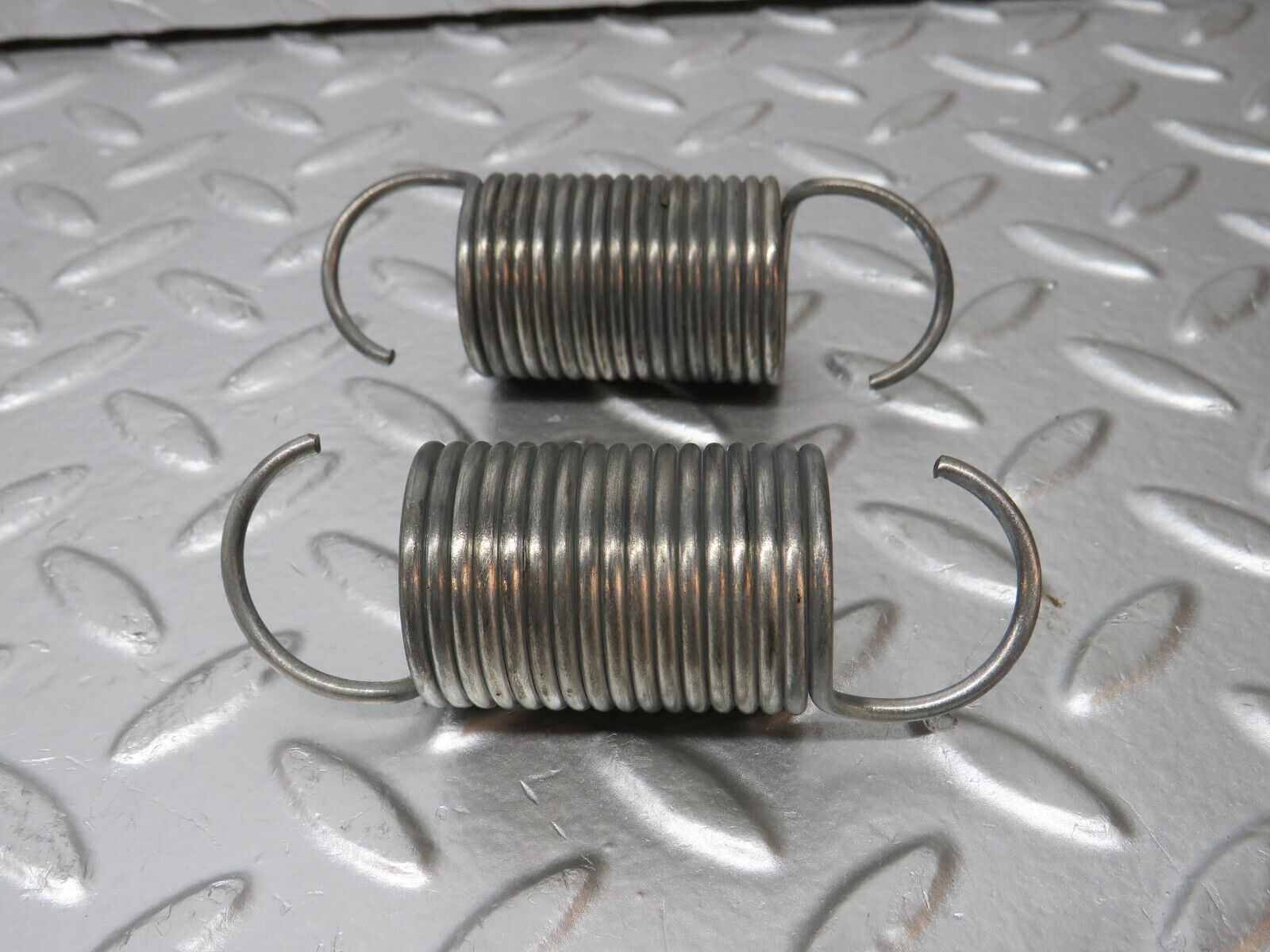 31177 Mercedes-Benz W123 230E Front Seat Adjustment Spring Pair