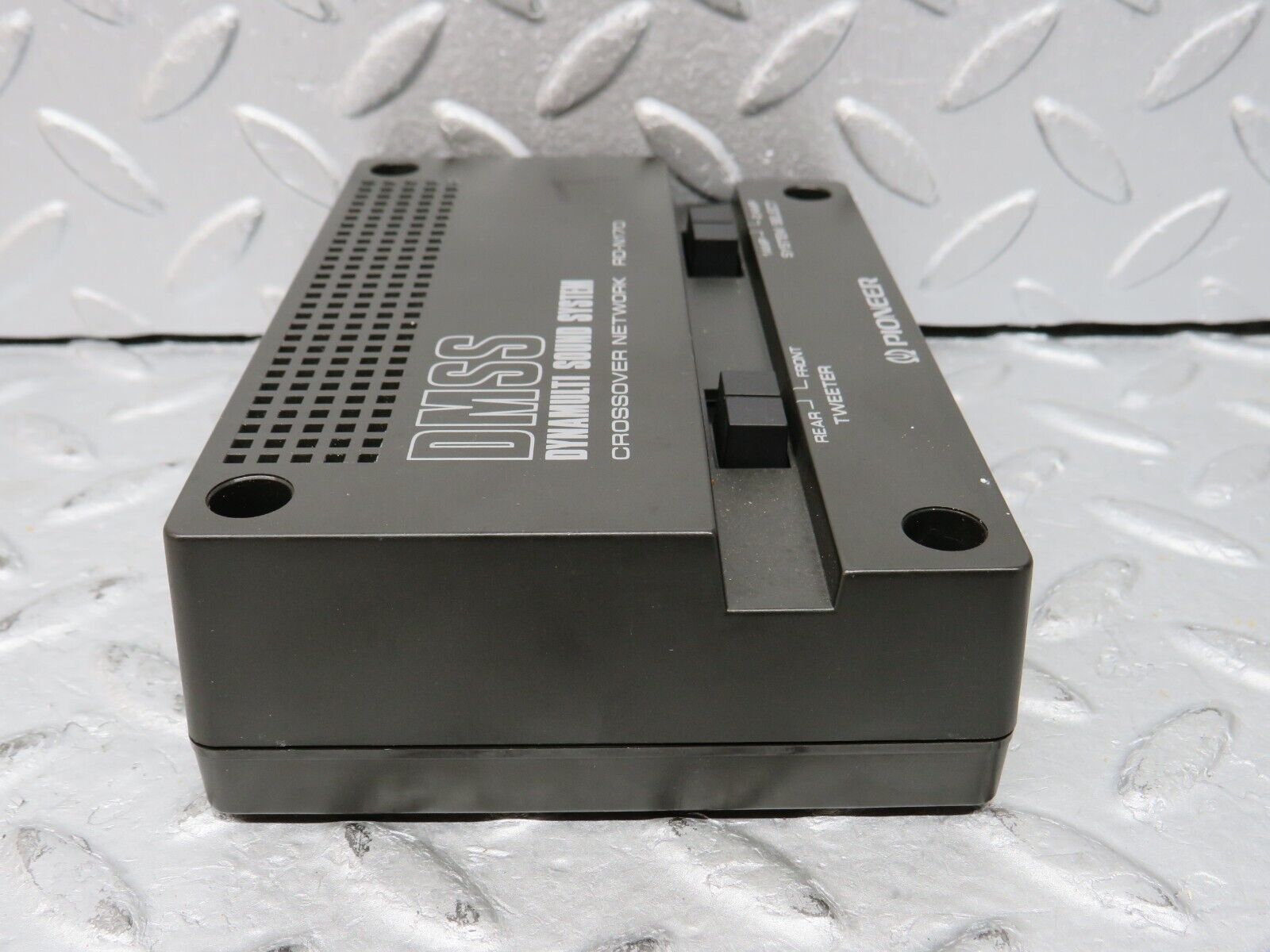 36506 Mercedes-Benz W201 190E 2.0L Dynamulti Sound System PIONEER RD-N170