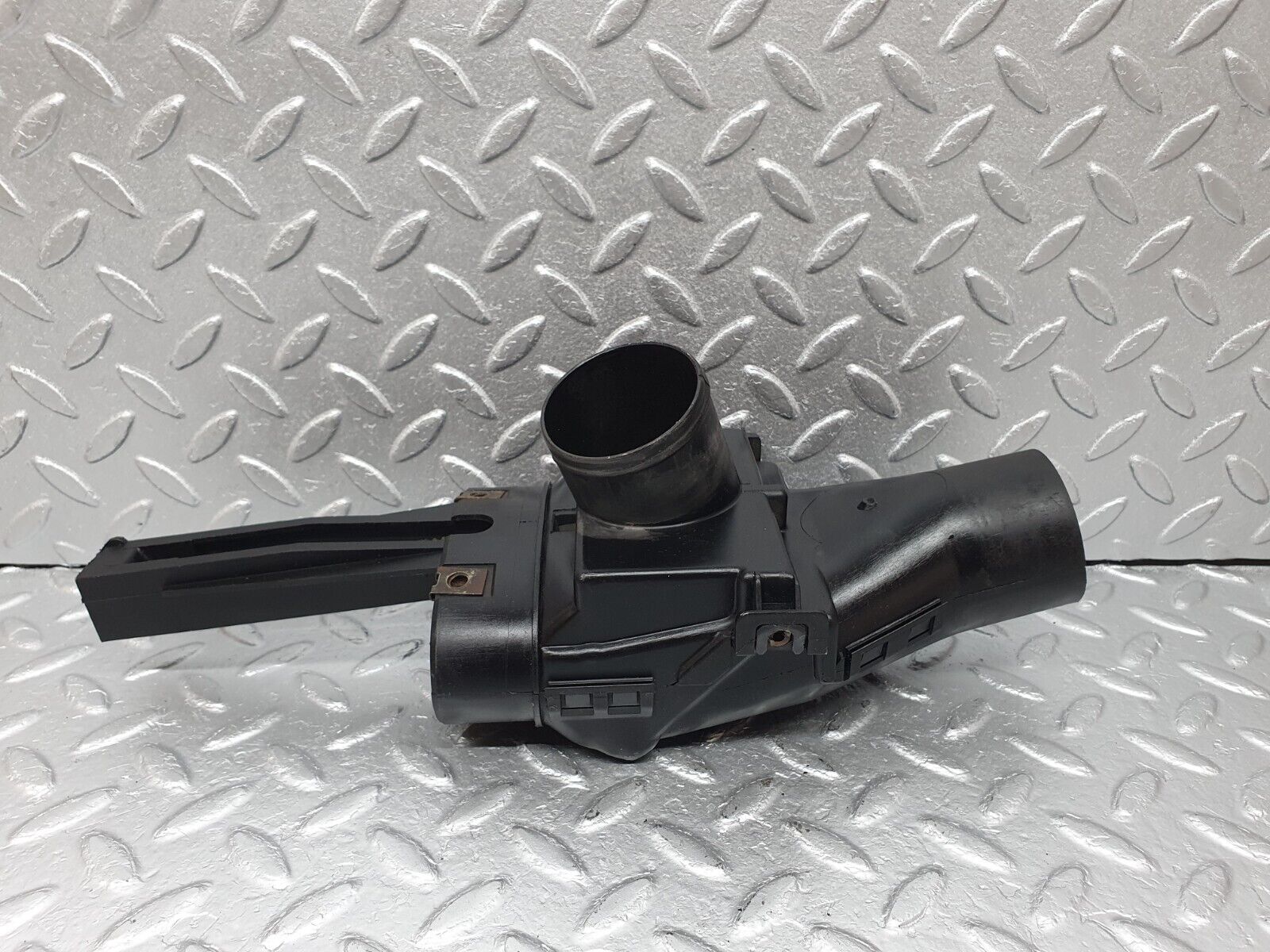 41541 Mercedes-Benz W124 200E Air Intake Pipe