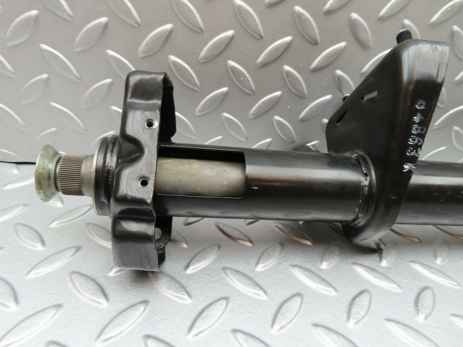 3725 Mercedes-Benz S123 200T Wagon Steering Column