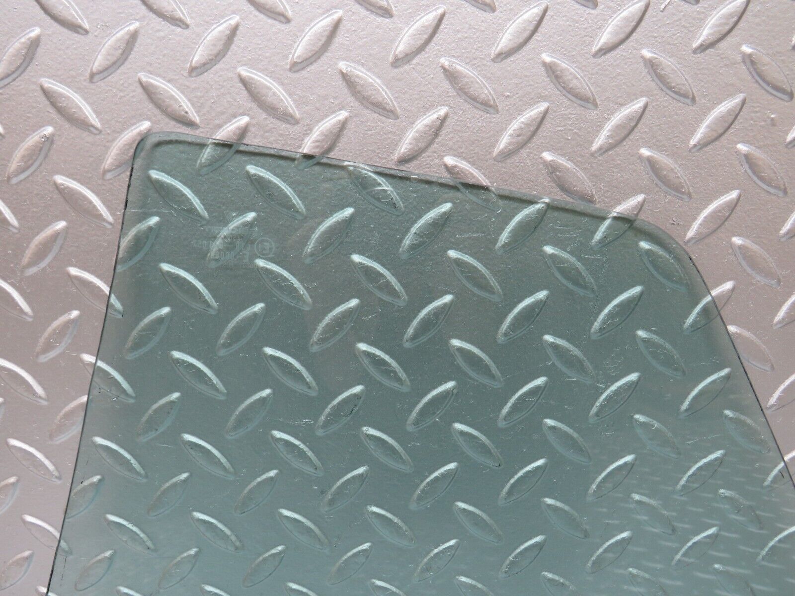 30083 Porsche 924 Rear Right Window Glass