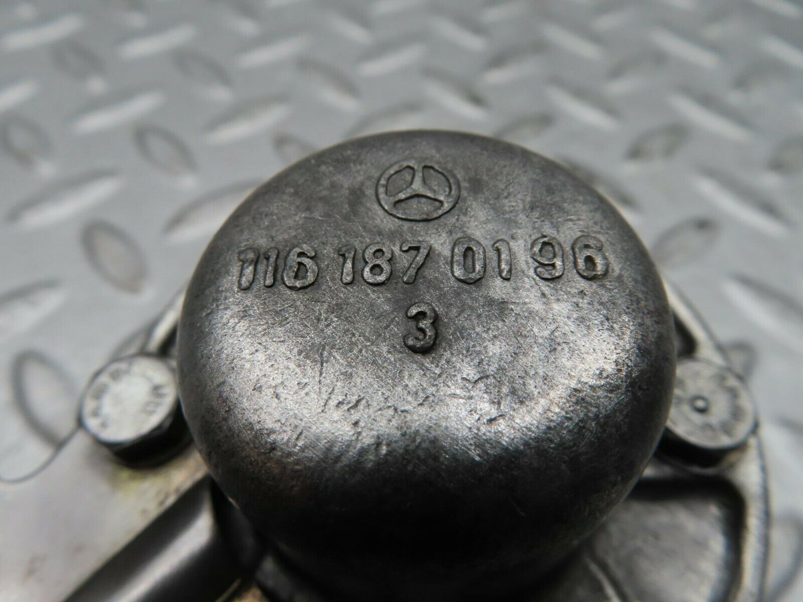 16670 Mercedes-Benz C107 380SLC Oil Pressure Damper 1161870494