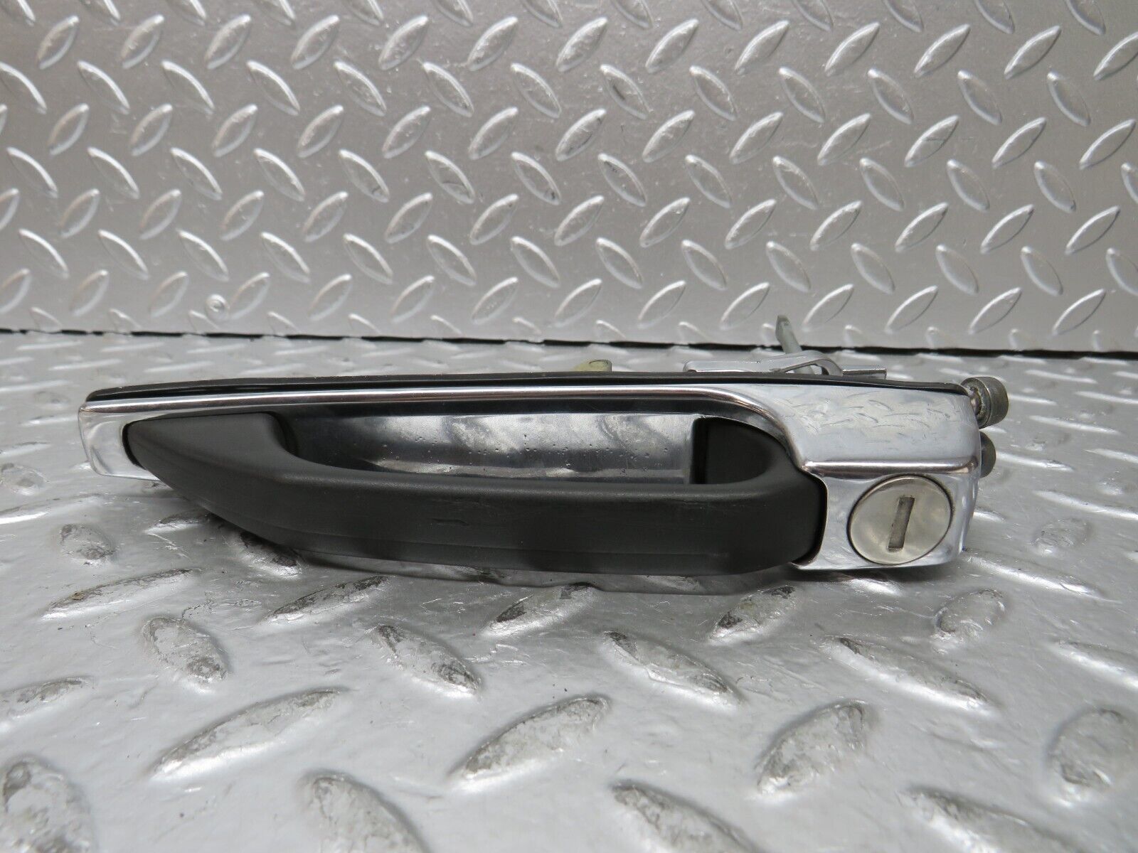 26986 Mercedes-Benz W123 240D Front Right Exterior Door Handle 1237600259