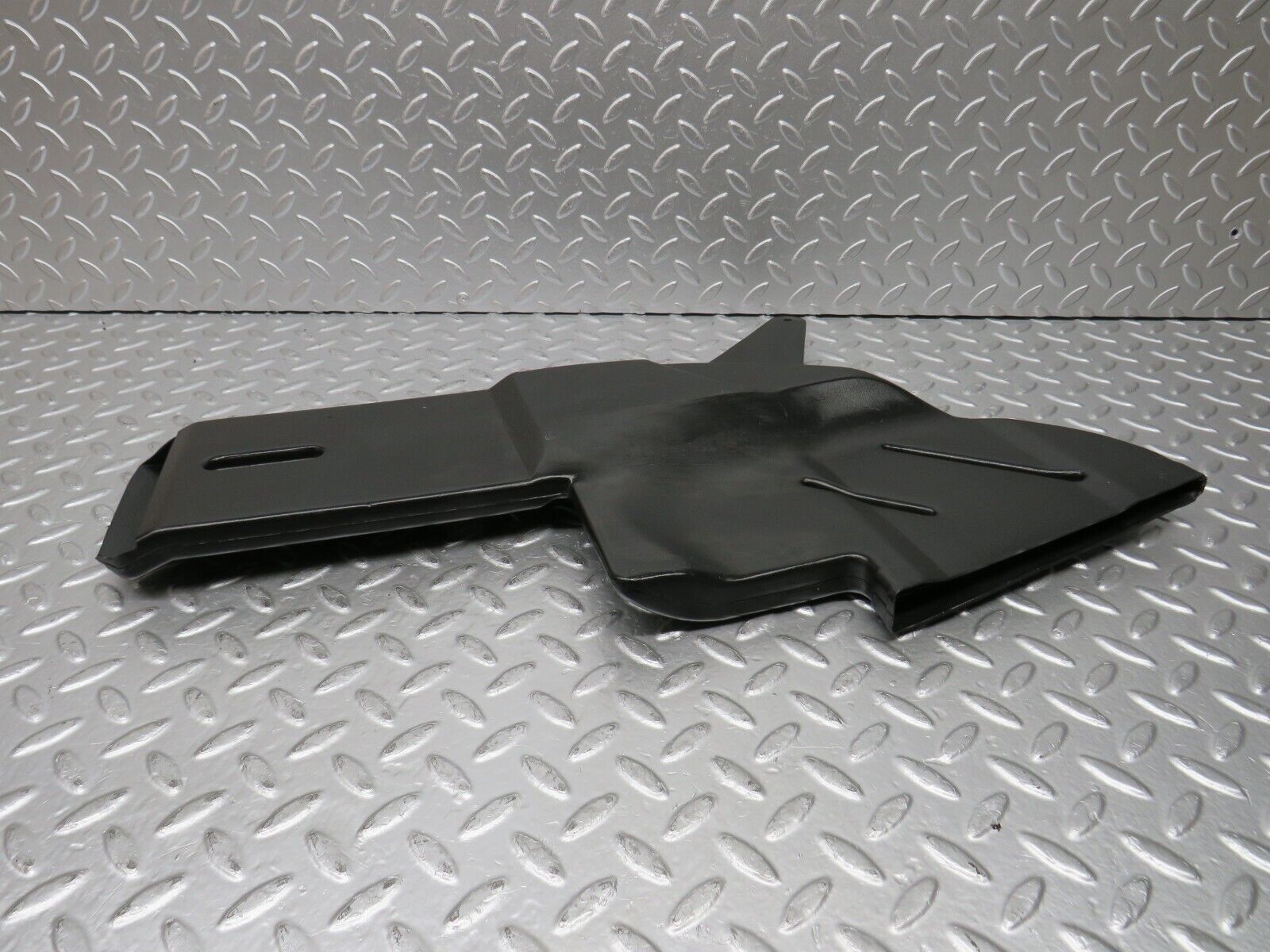 30594 Mercedes-Benz W201 190E 2.0L Air Duct Vent 2018310446