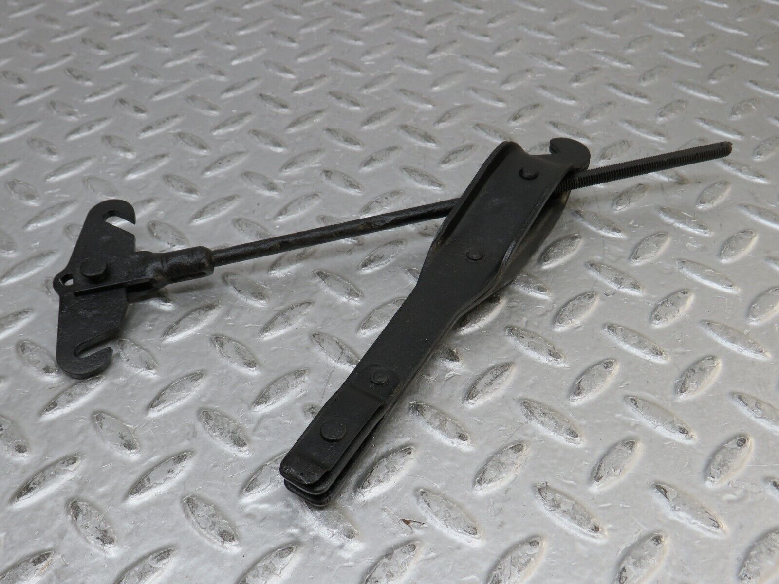 37358 Mercedes-Benz W109 300SEL Handbrake Adjusting Handbrake Regulator