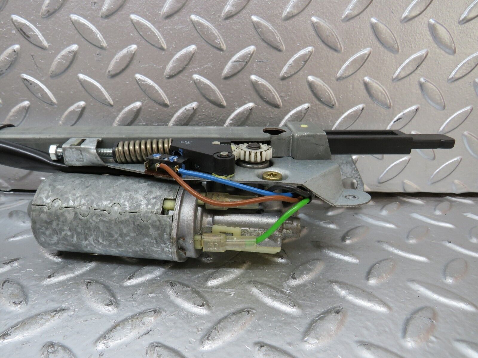 26422 Mercedes-Benz C124 220CE Coupe Seat Belt Presenter Left 1248600304