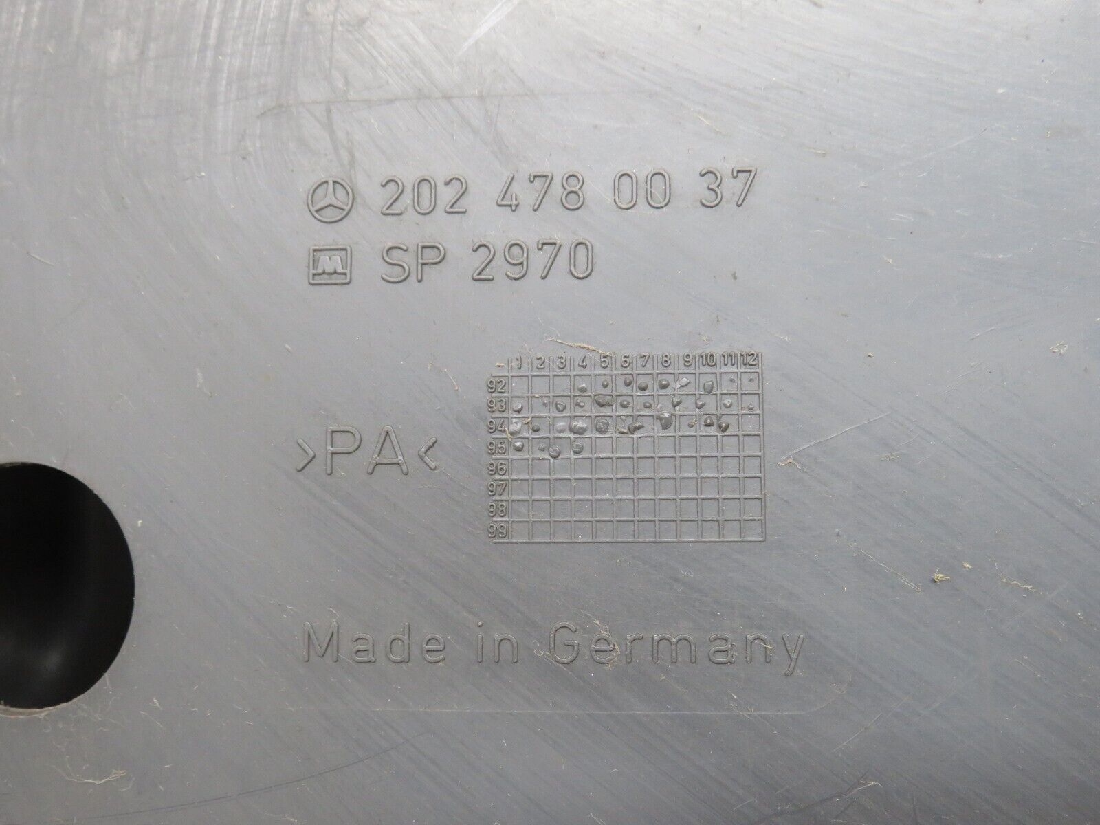 33239 Mercedes-Benz W202 C180 Fuel Pump Cover 2024780037