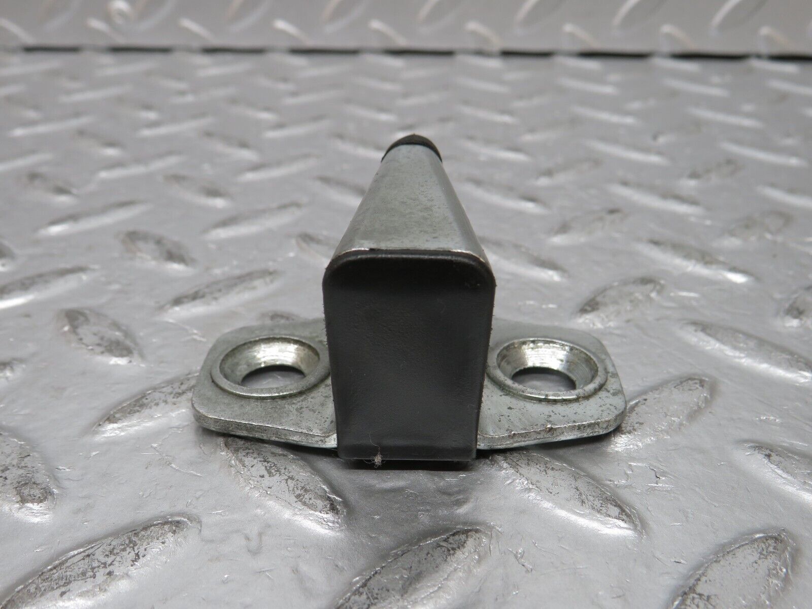 32376 Mercedes-Benz S124 300TE Wagon Door Lock Latch