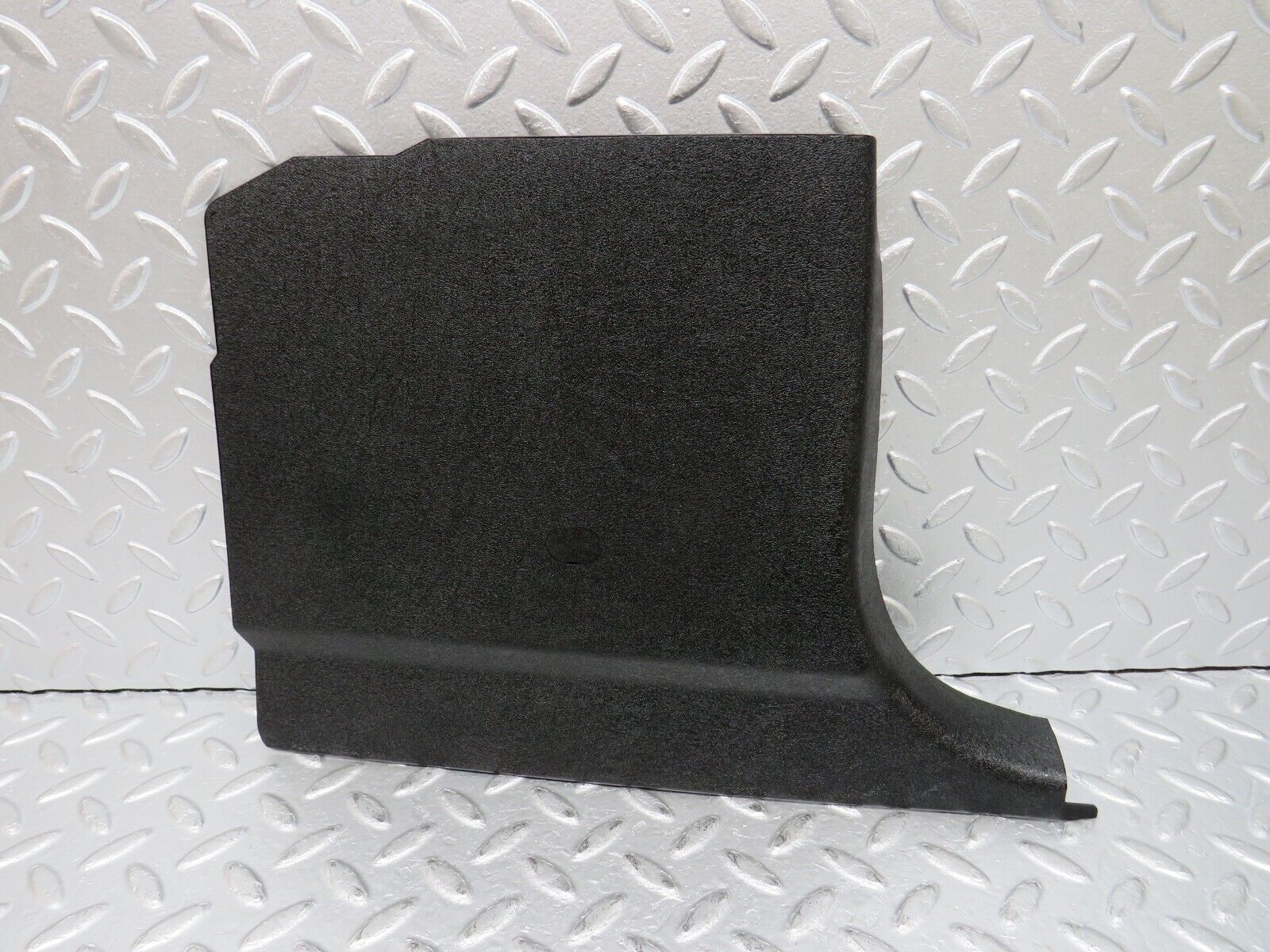 33291 Mercedes-Benz W202 C180 Front Right Kick Panel Black 2026800483