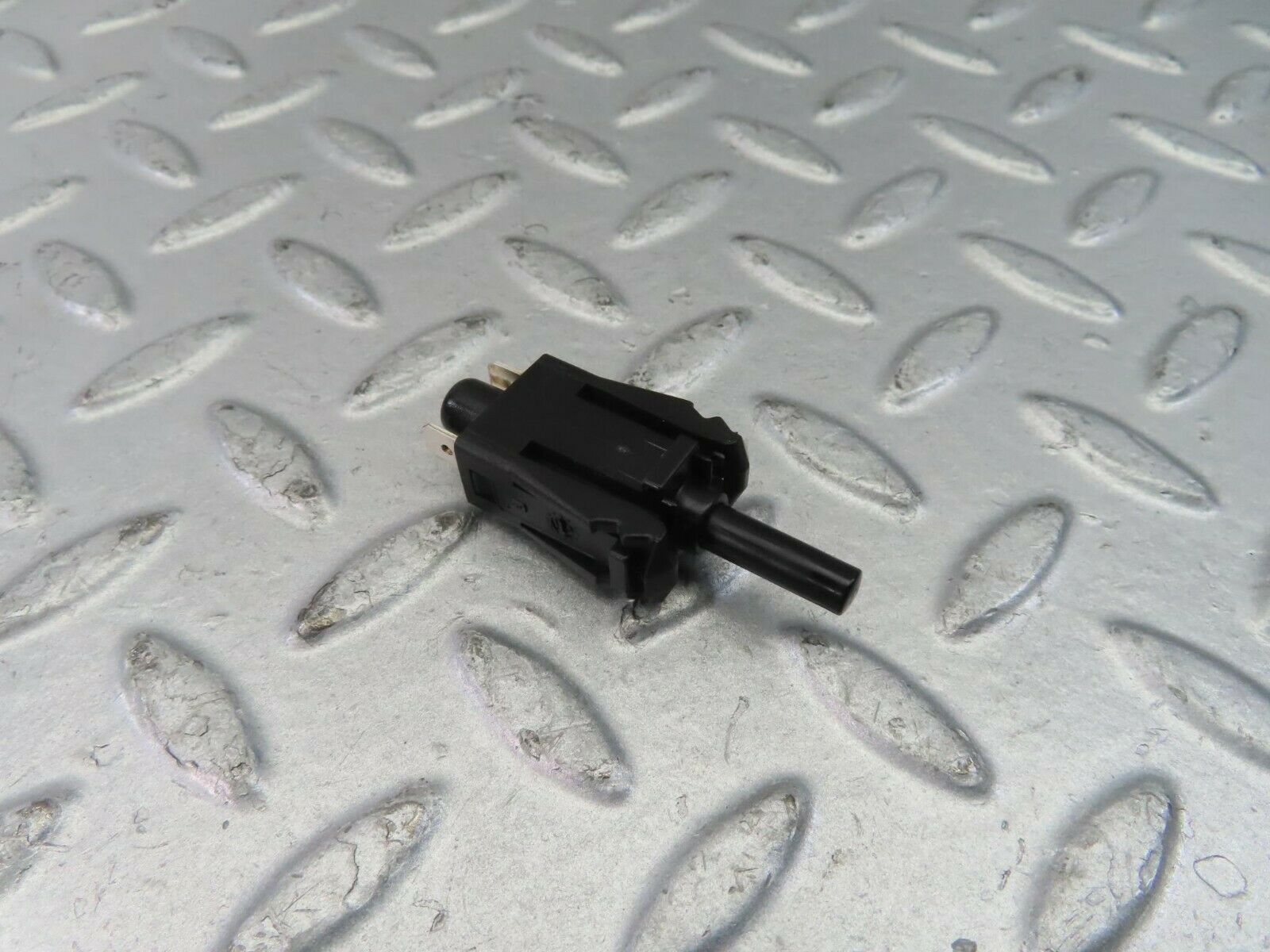 10405 Mercedes-Benz W201 190E Door Contact Switch 0015458714