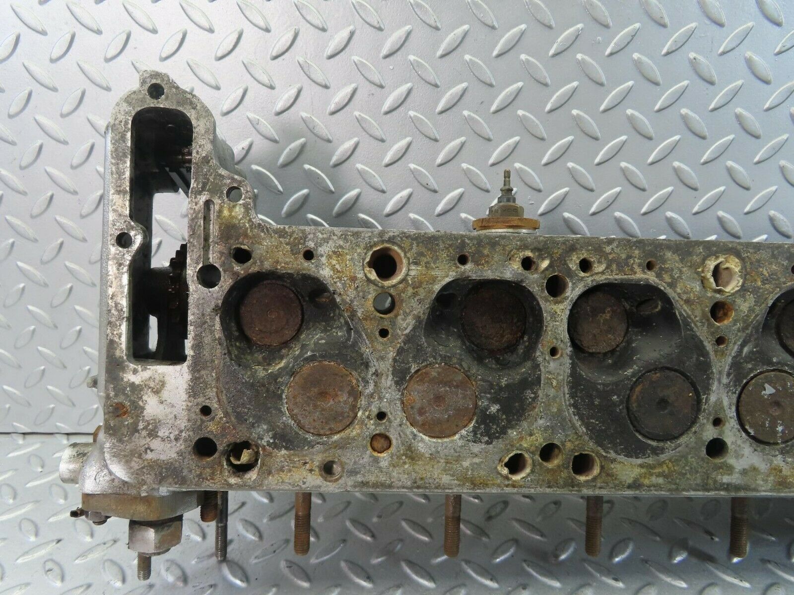 8688 Mercedes-Benz W111 Cylinder Head 1800100421