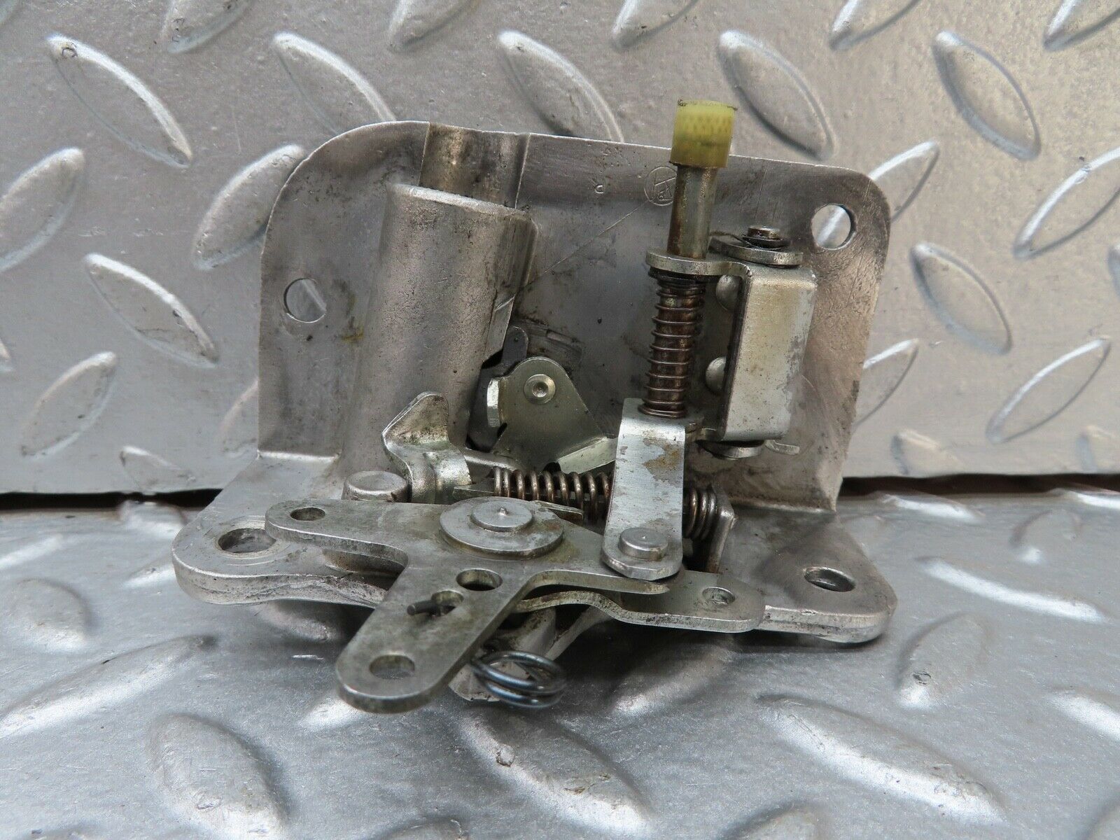 18586 Mercedes-Benz W120 W121 Ponton Rear Left Door Lock Mechanism