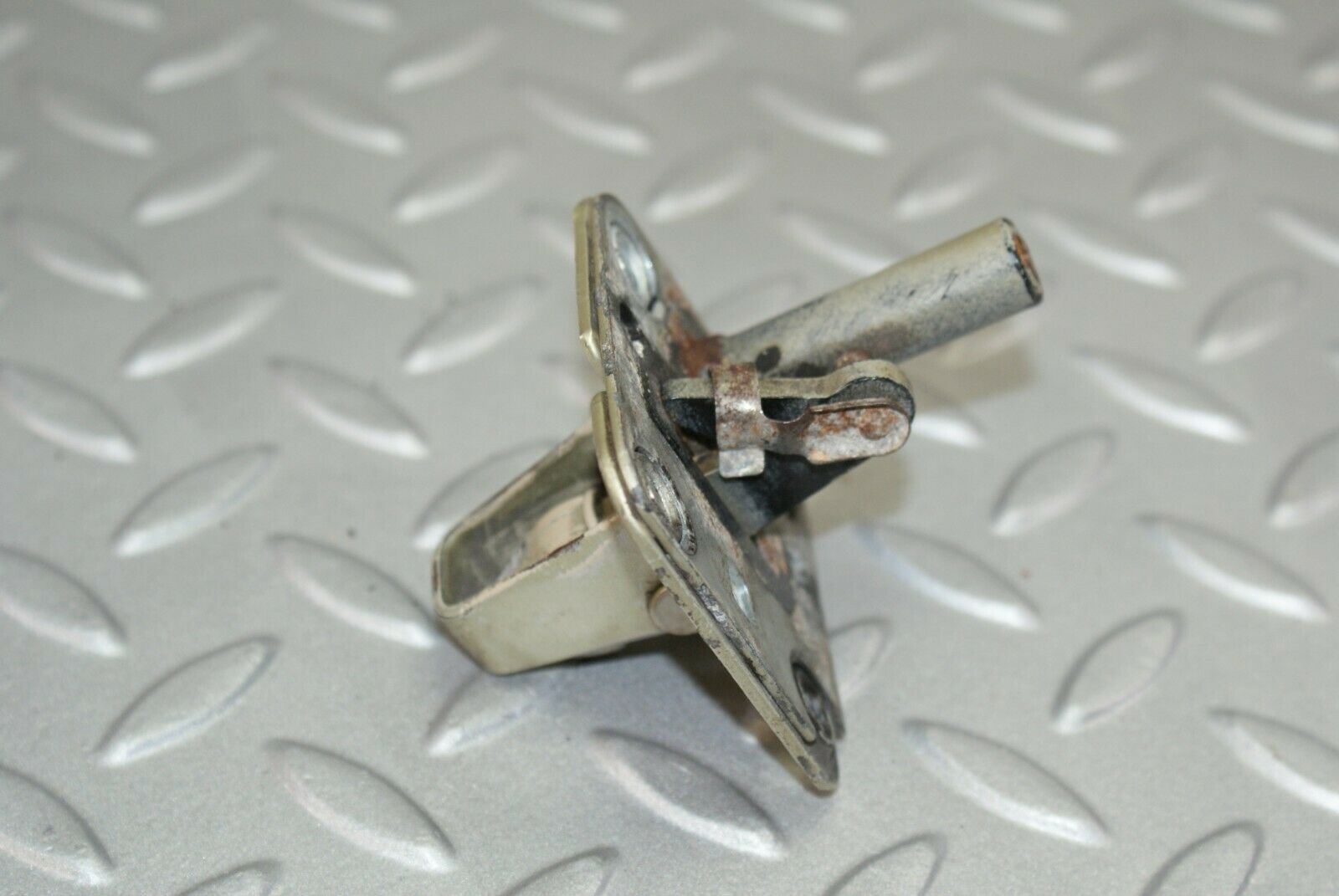 2976 Mercedes-Benz C123 280CE Coupe Bonnet Lock Catch