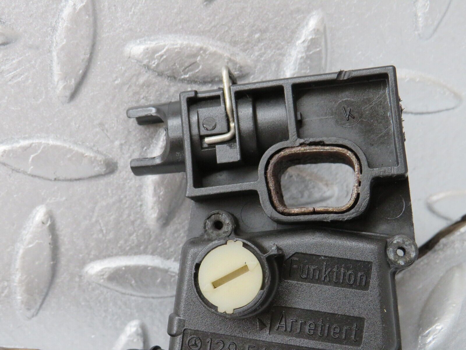 38106 Mercedes-Benz A124 320E Cabriolet Suspension Roll Bar Axle Switch Left 1295401144