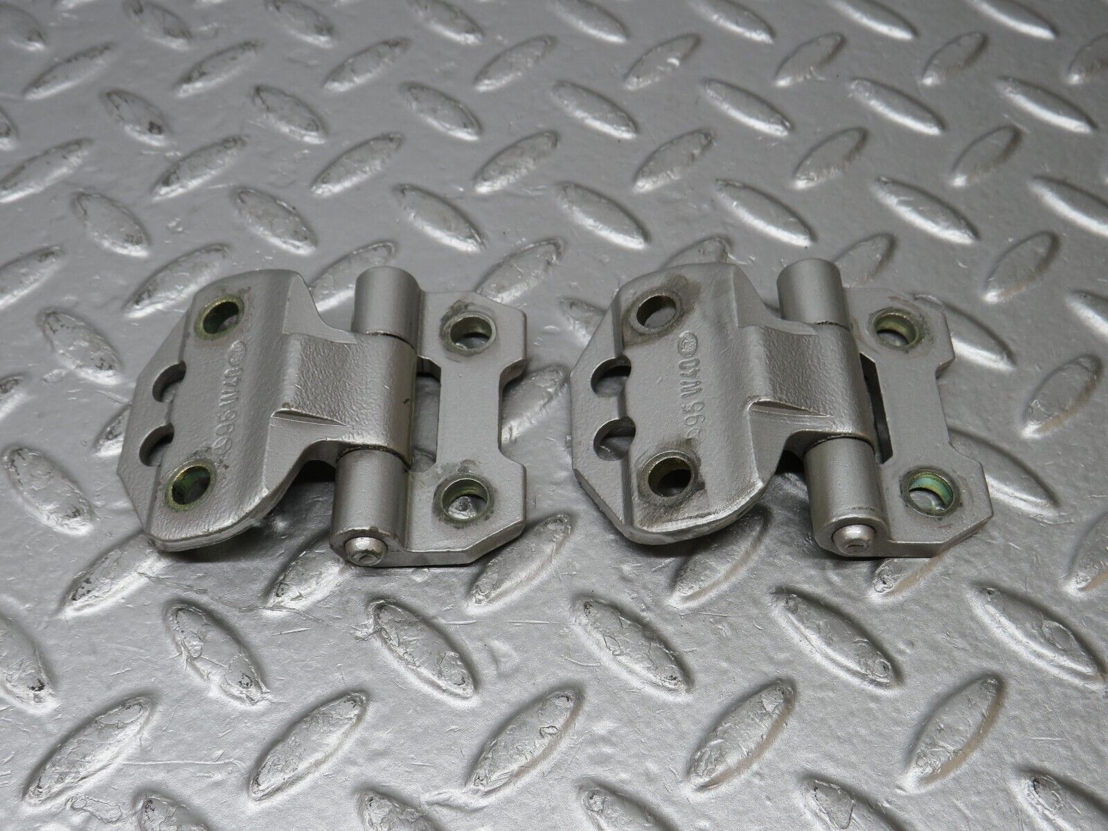 39508 Mercedes-Benz R129 320SL Coupe Door Hinge Right Side