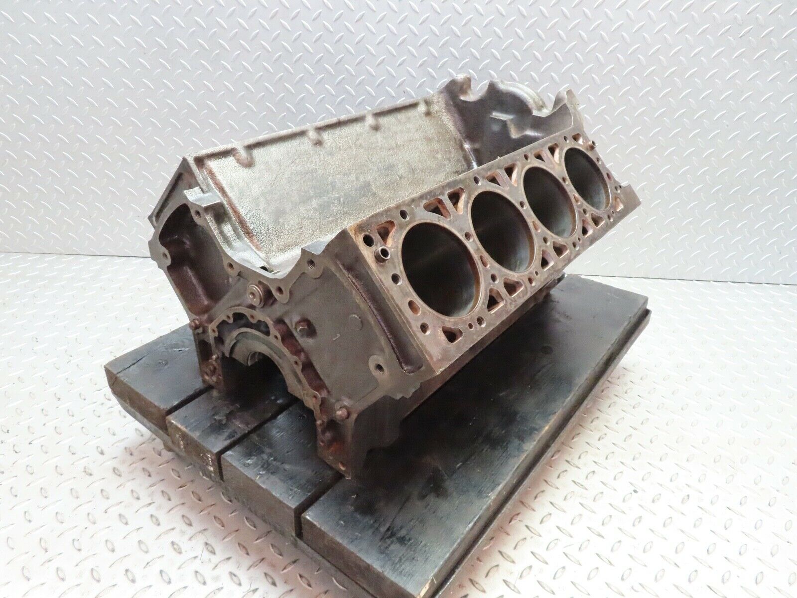 17827 Mercedes-Benz W116 450SEL Engine Block 1170111101 M117.986
