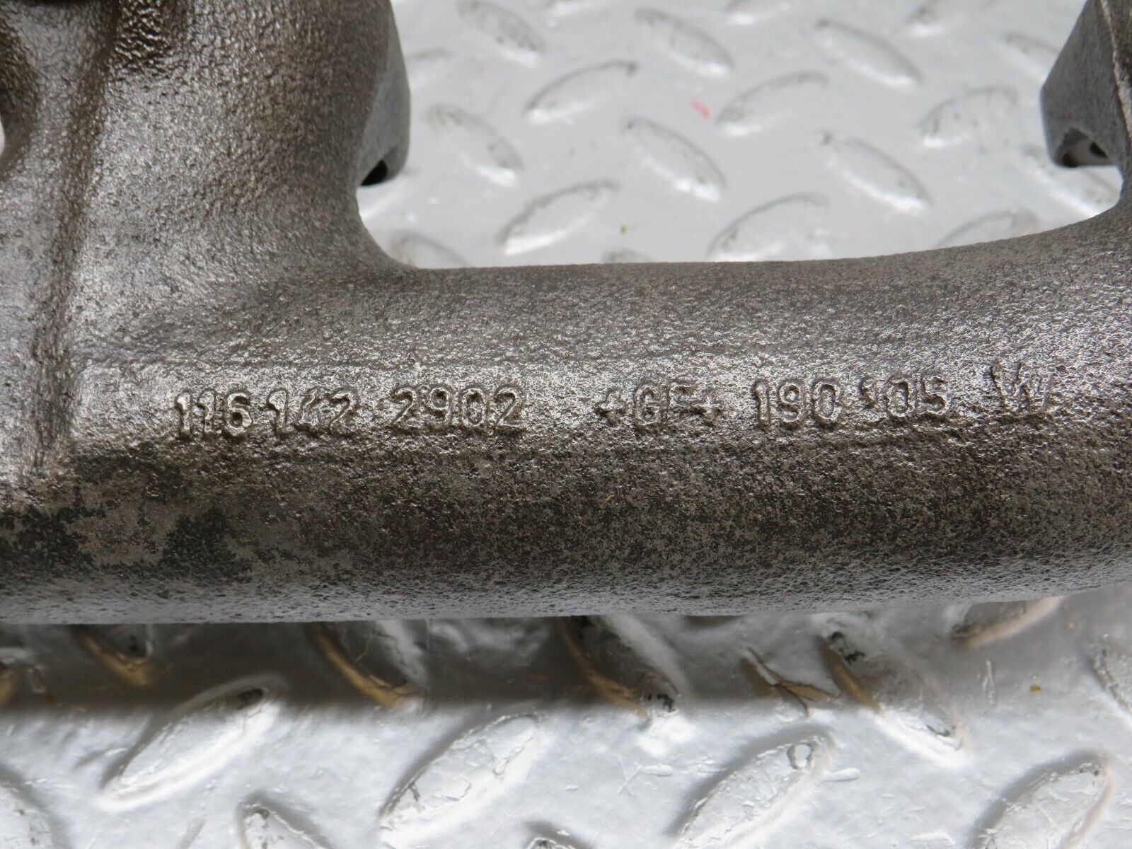 33125 Mercedes-Benz W126 380 V8 Exhaust Manifold Left 1161422302 1161422902