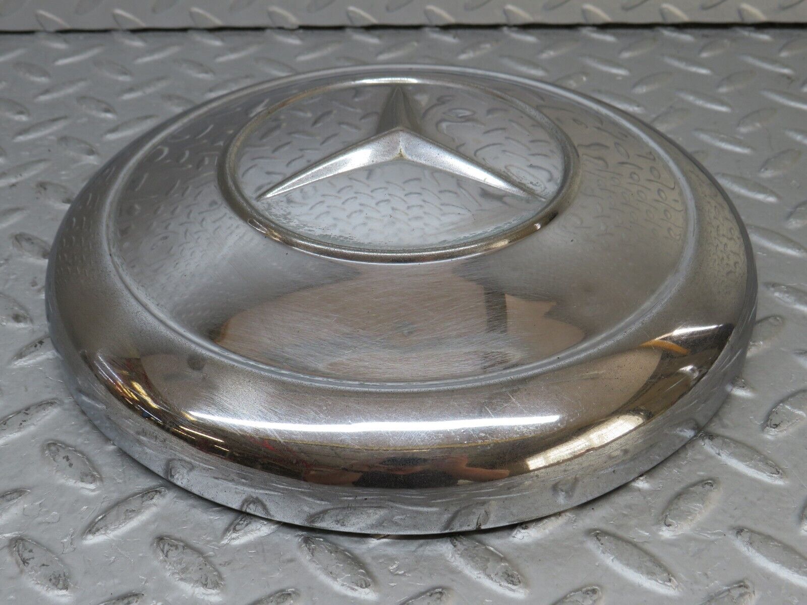 35761 Mercedes-Benz W108 Chrome Wheel Hub Cap